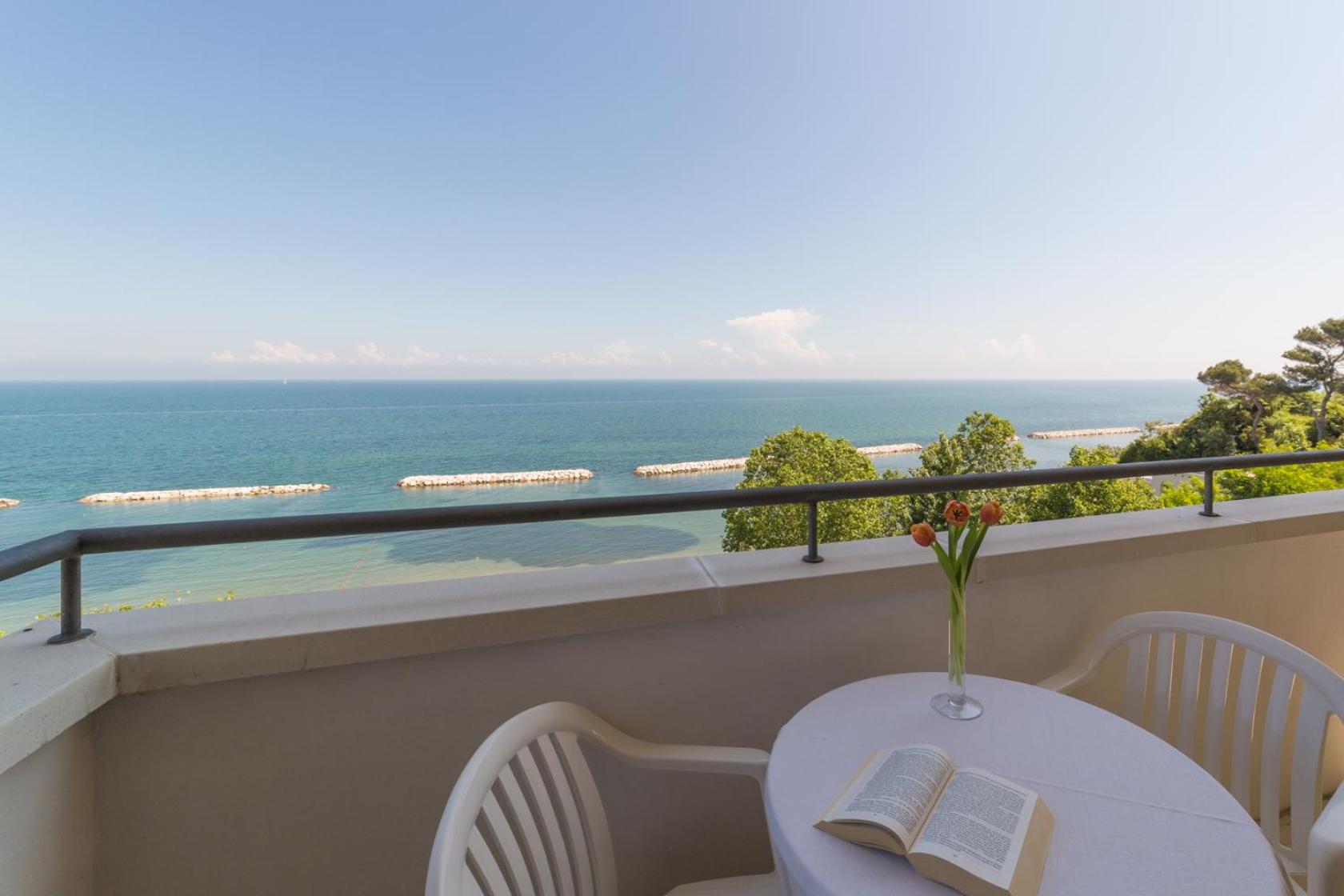 Family Room with Sea View photo 3