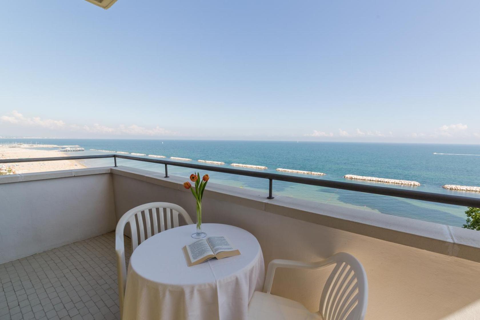 Family Room with Sea View photo 2