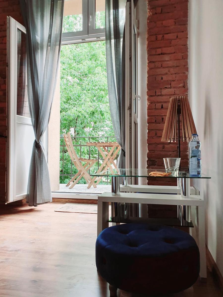 Double Room with Balcony - Photo 4