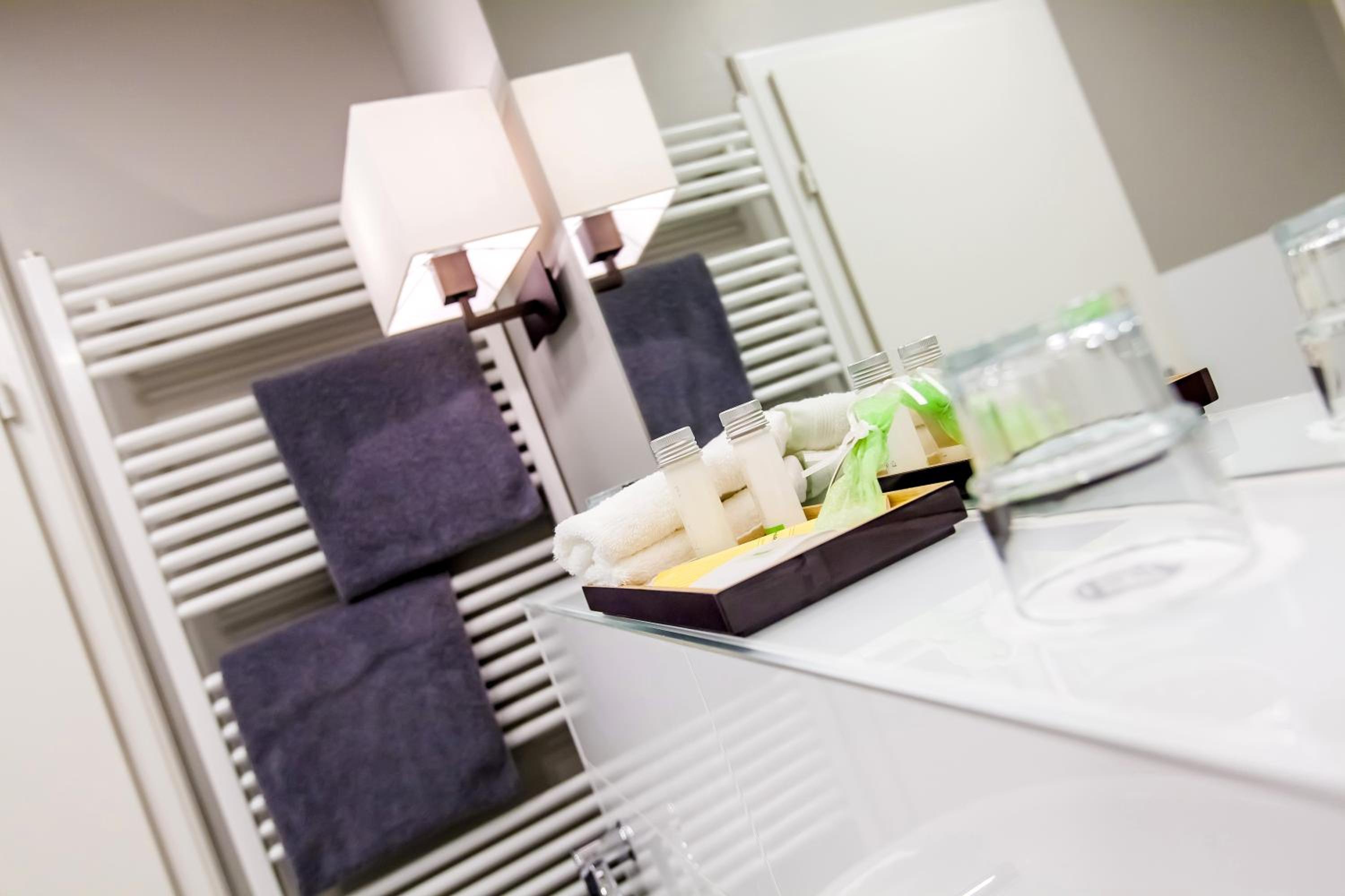 Deluxe Double Room - Photo 12
