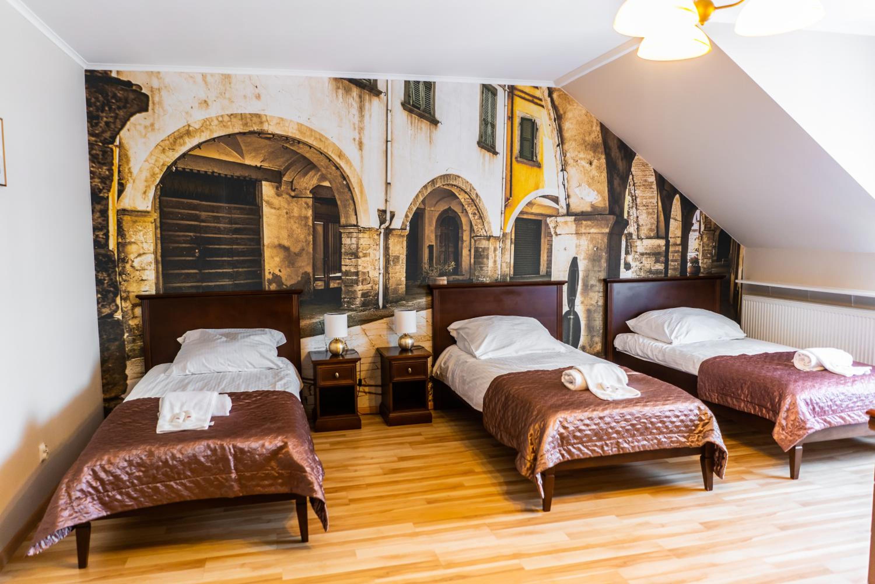 Quadruple Room - Photo 7