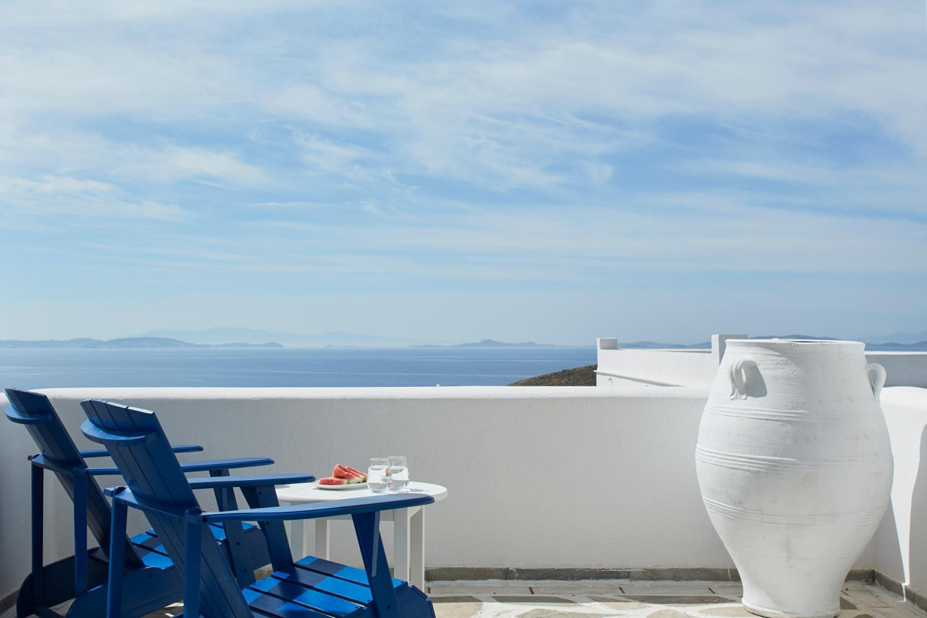 Exclusive White Suite with Sea View & Outdoor Hot Tub  - Photo 7