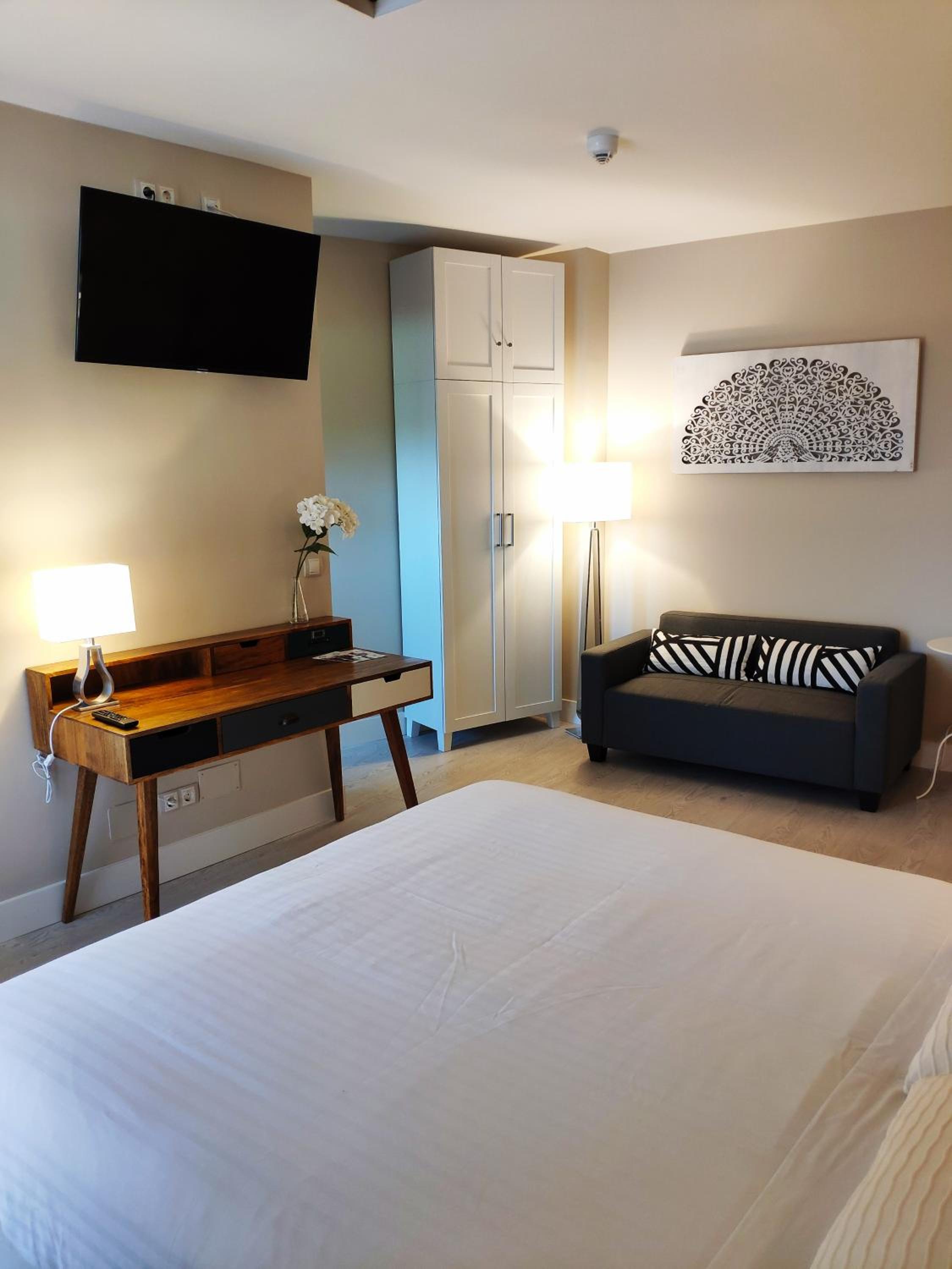 Deluxe Double Room with River View - Photo 2