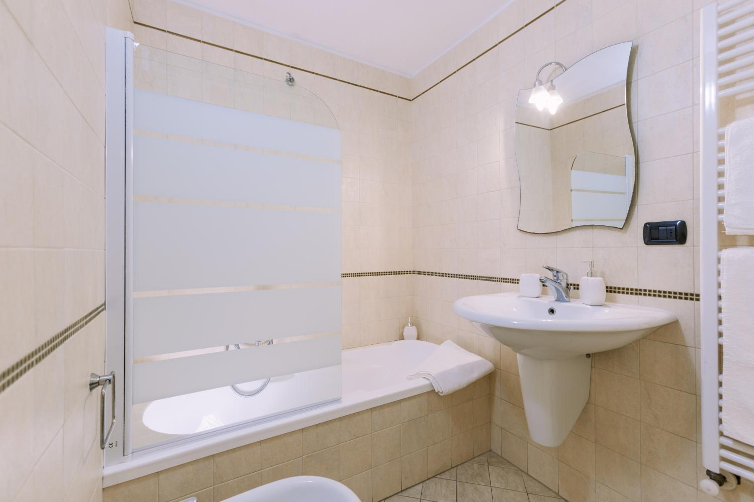 Double Room with Private Bathroom photo 2