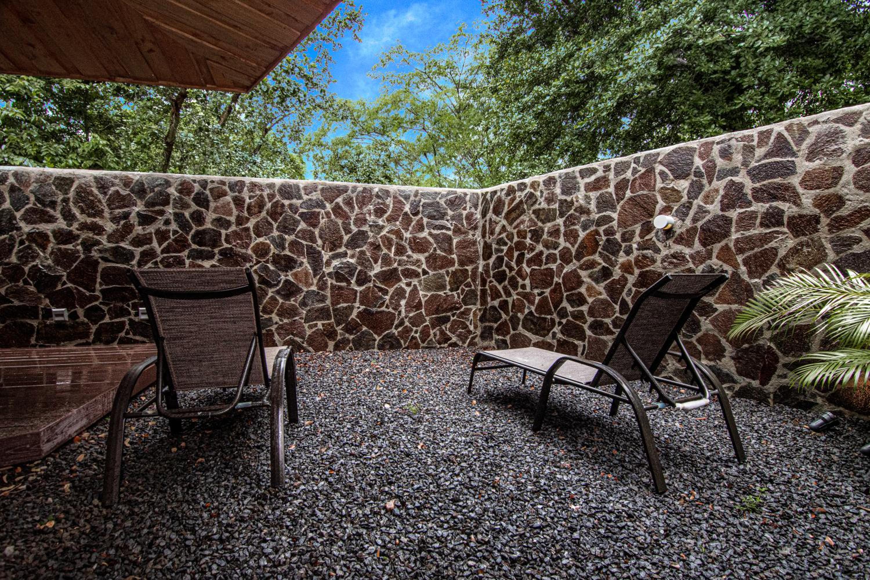 Suite - Photo 14