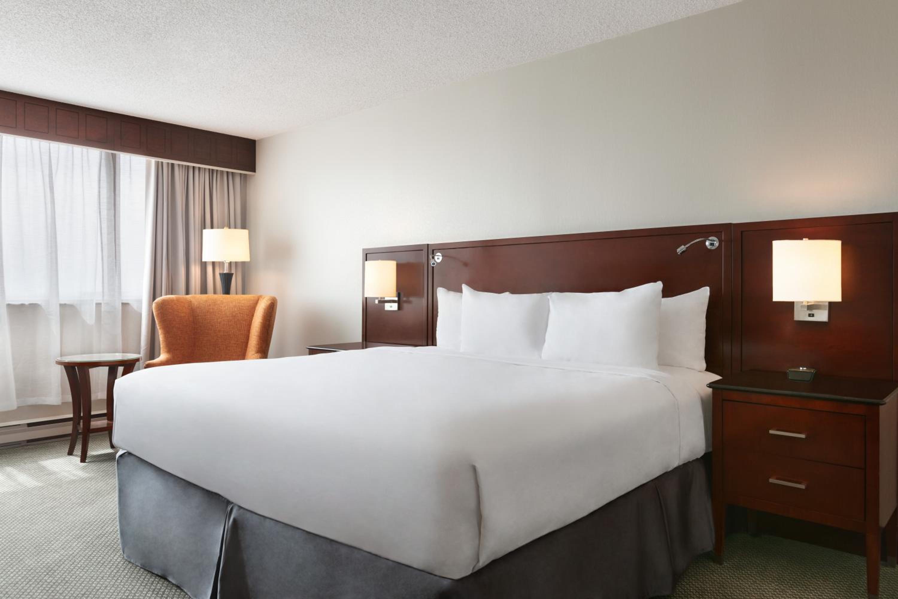 Bed & Sleeping Area