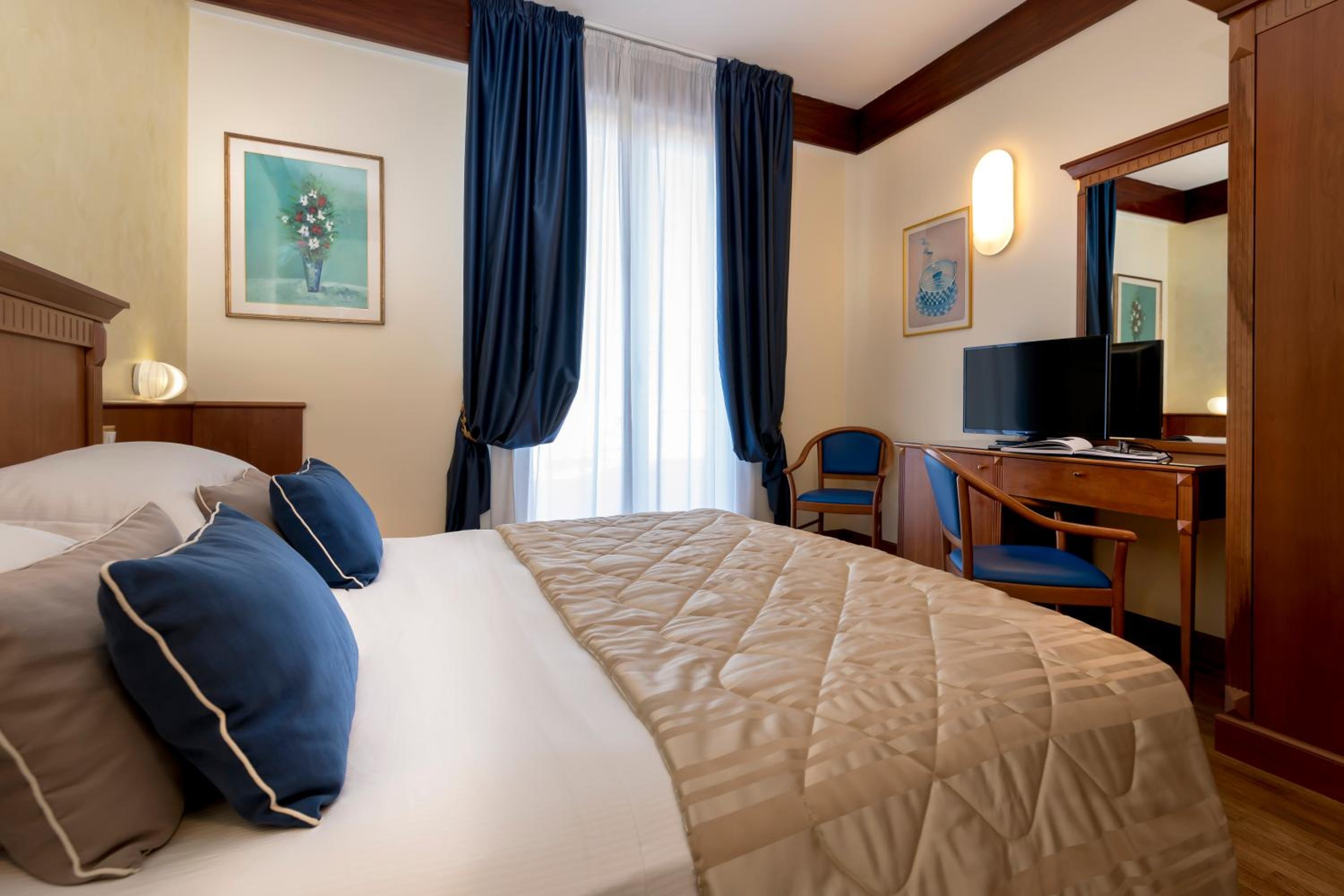 Double or Twin Room with Terrace - Photo 4