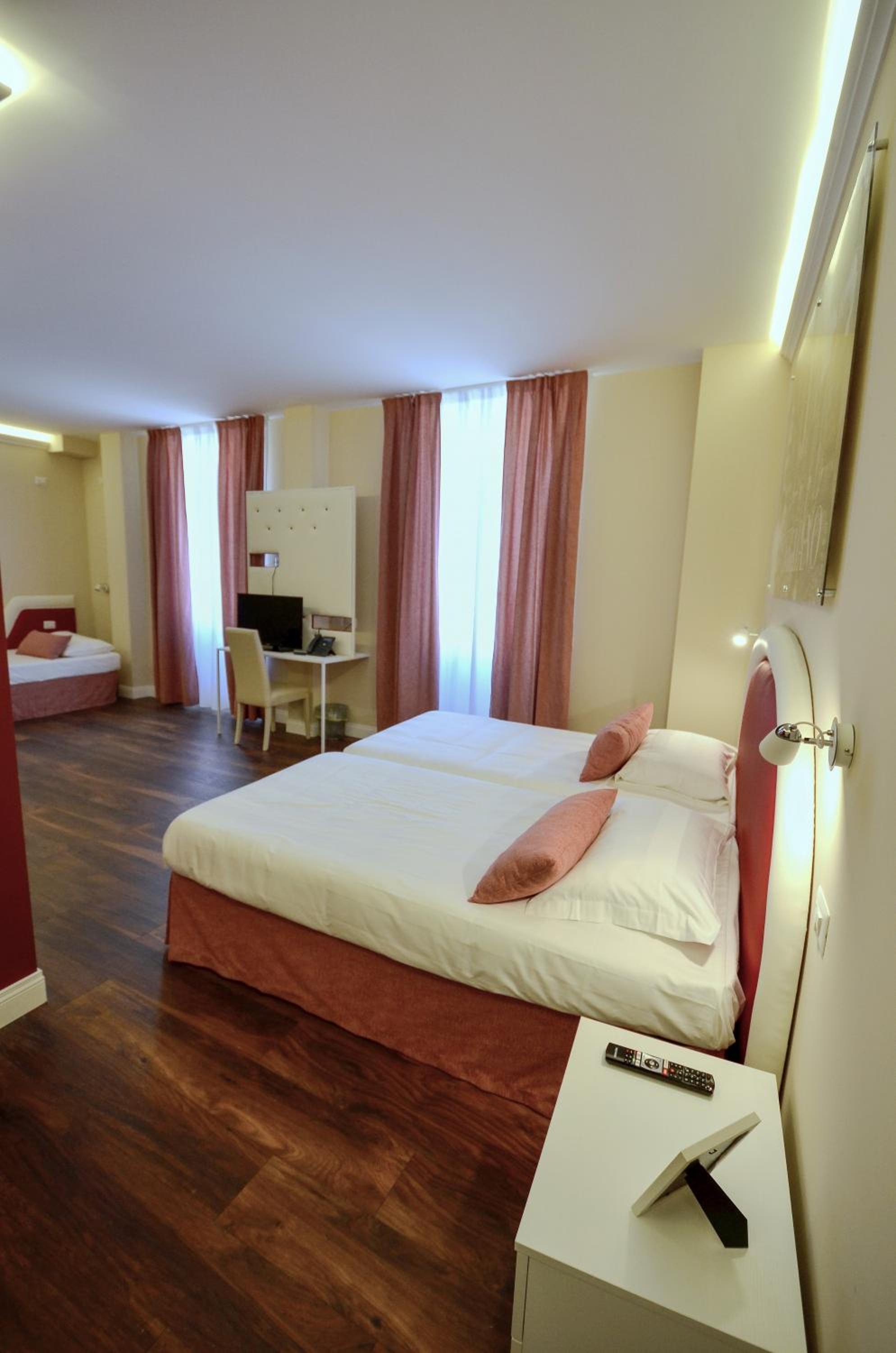 Superior Triple Room photo 3