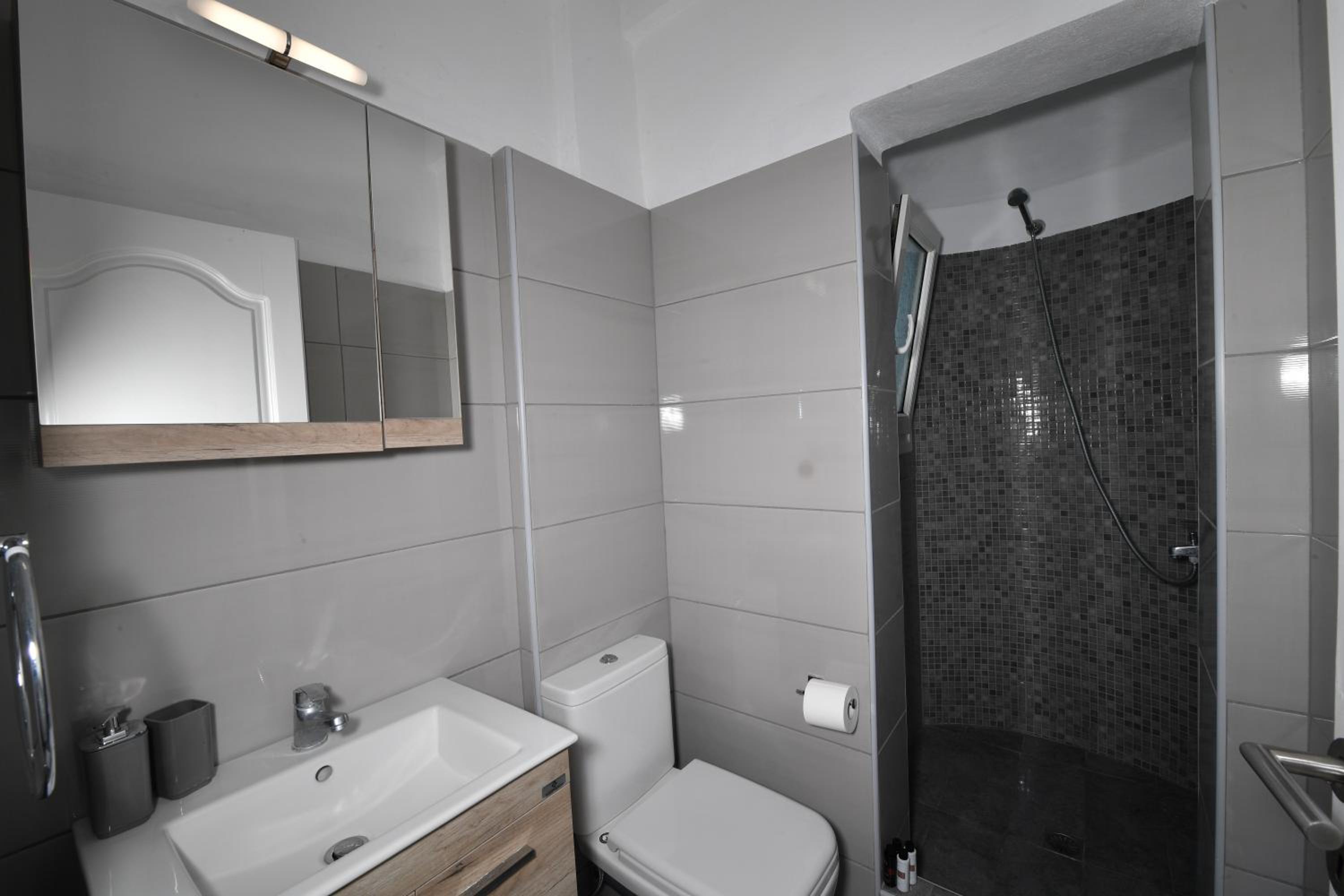 Double or Twin Room - Photo 14