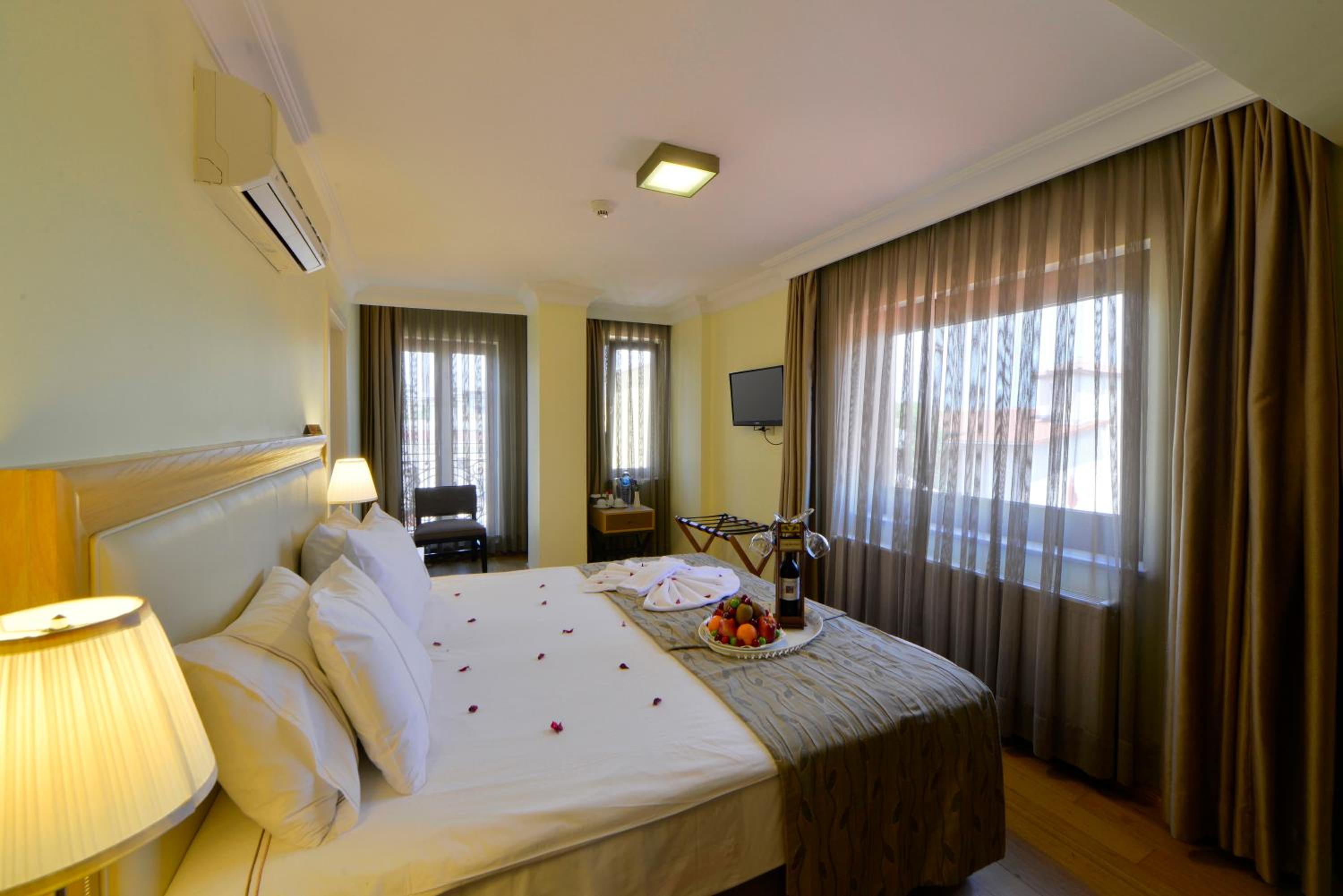 Deluxe Double or Twin Room with Sea View