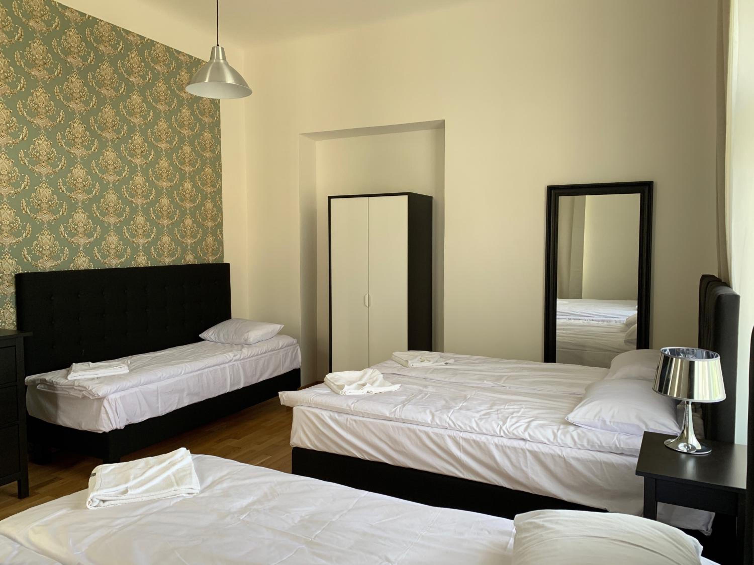 One-Bedroom Apartment thumbnail 6