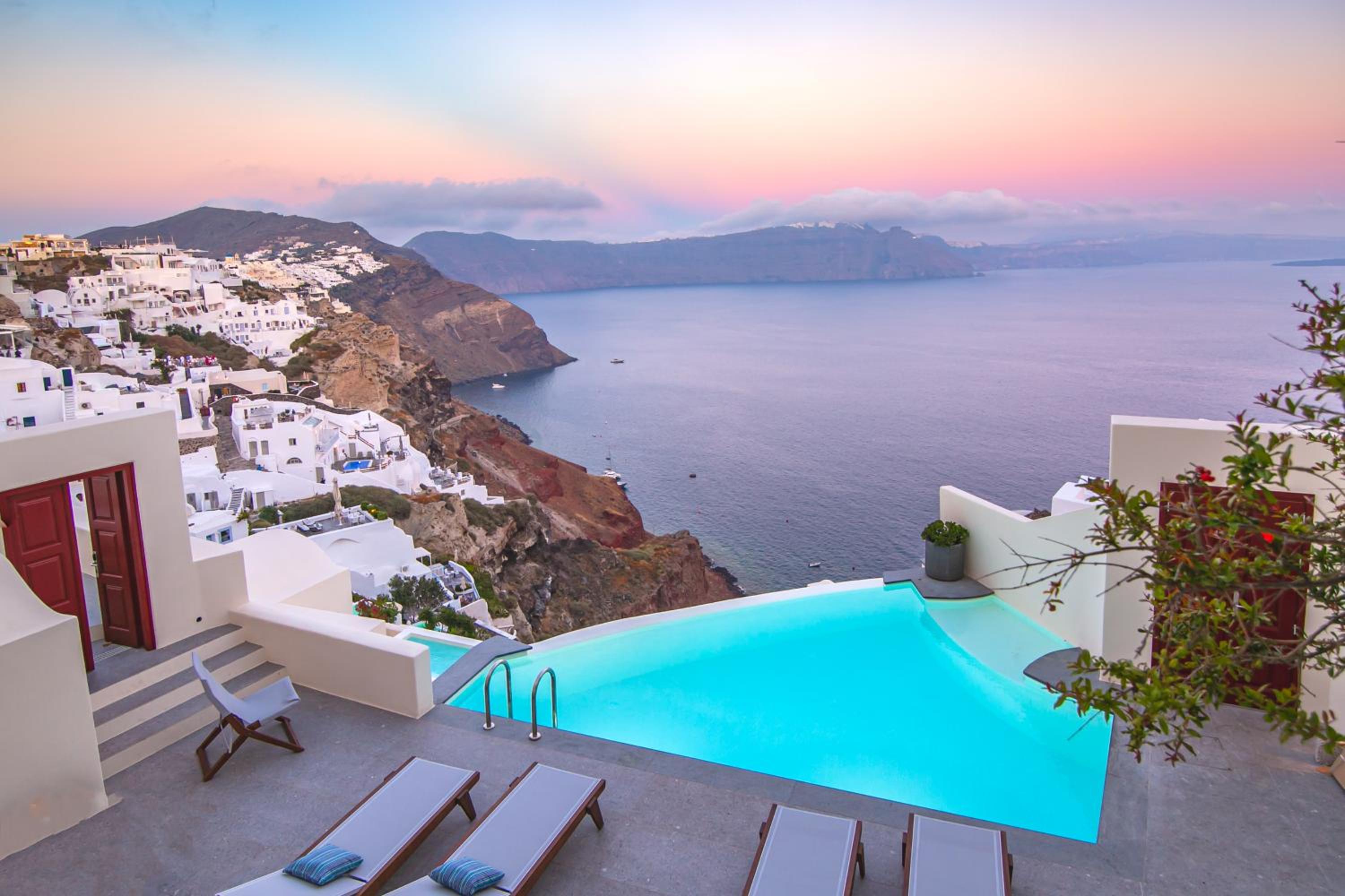 Two Bedroom Villa with Infinity Pool and Caldera View photo 2