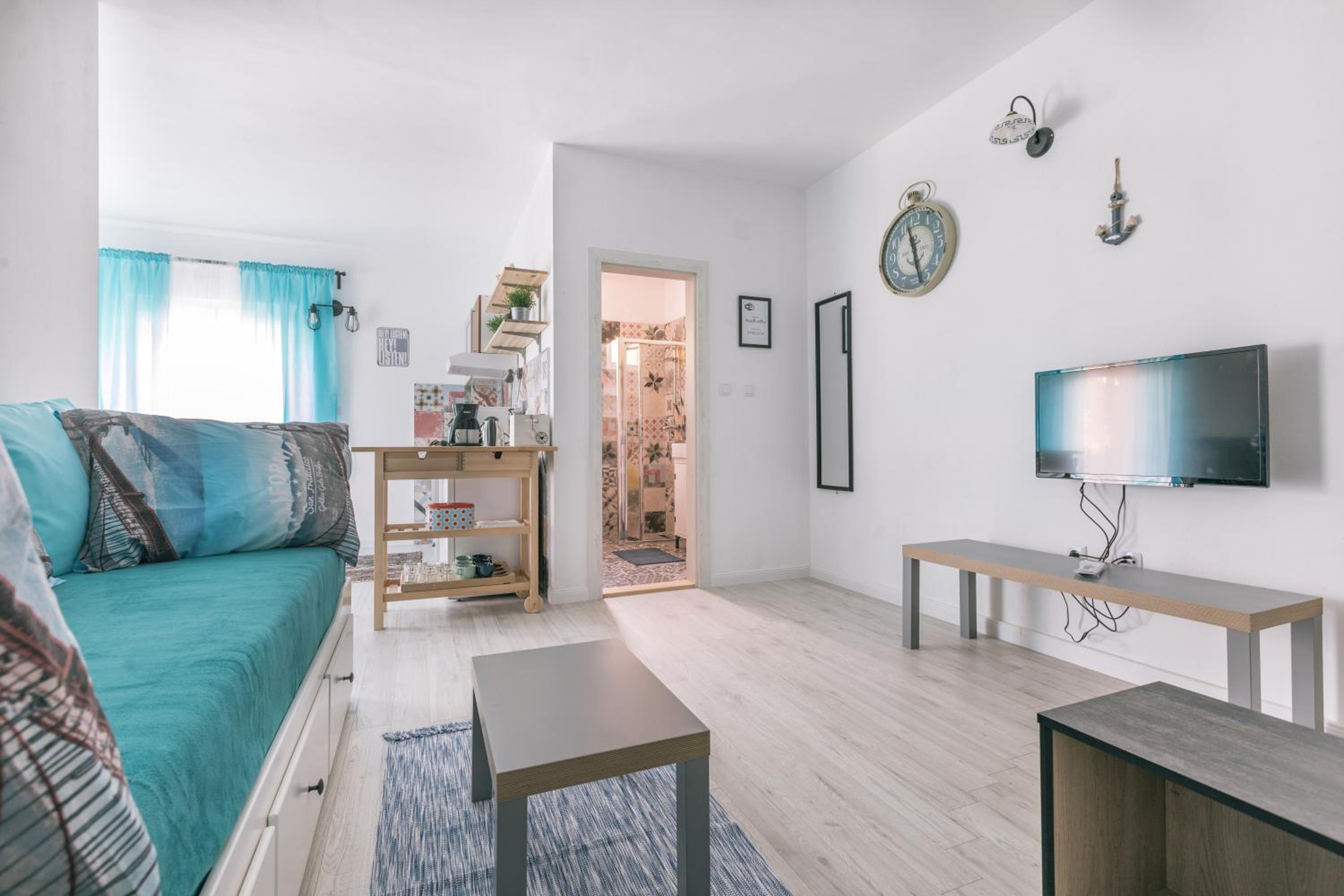 One-Bedroom Apartment photo 1