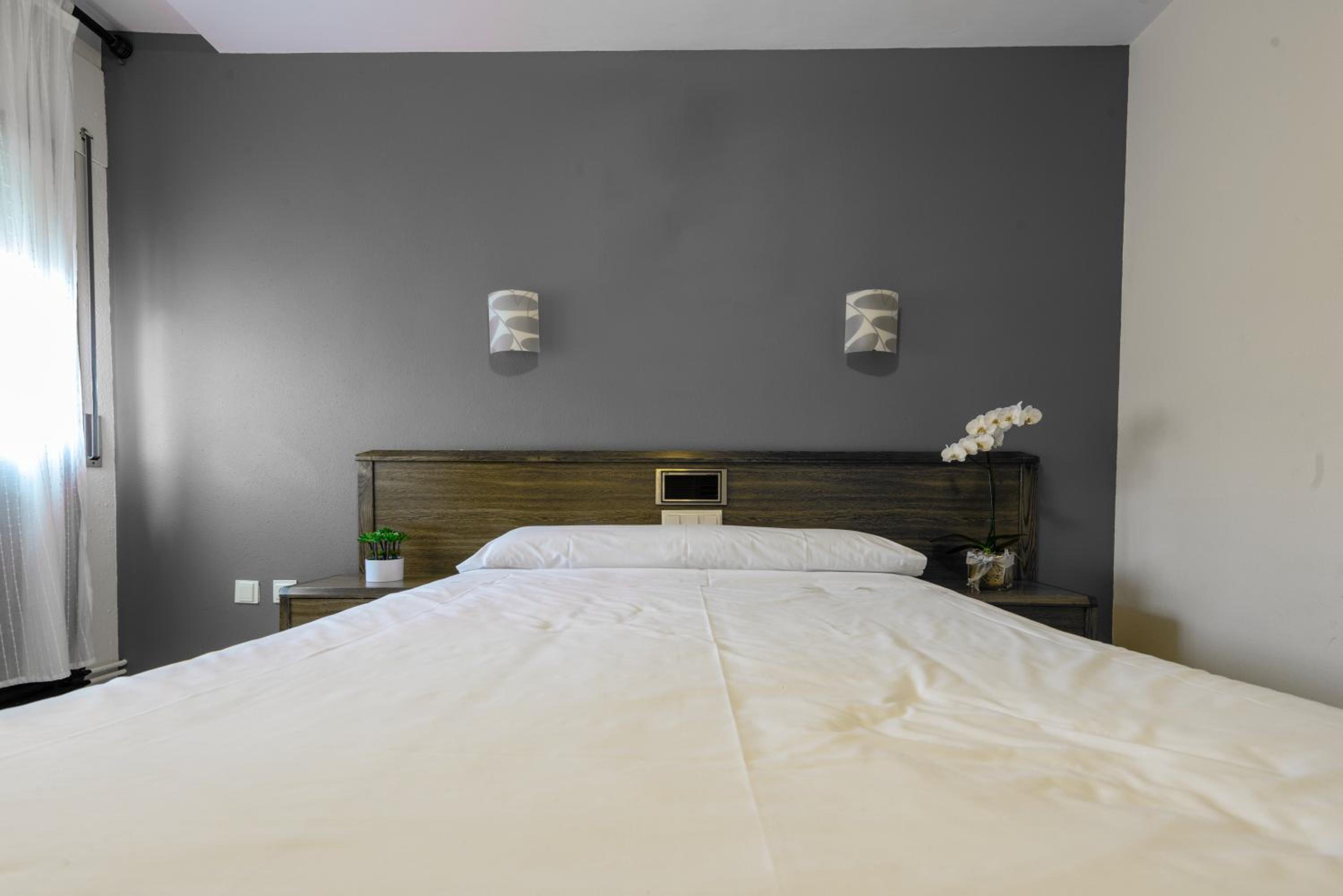 Standard Queen Room - Photo 1