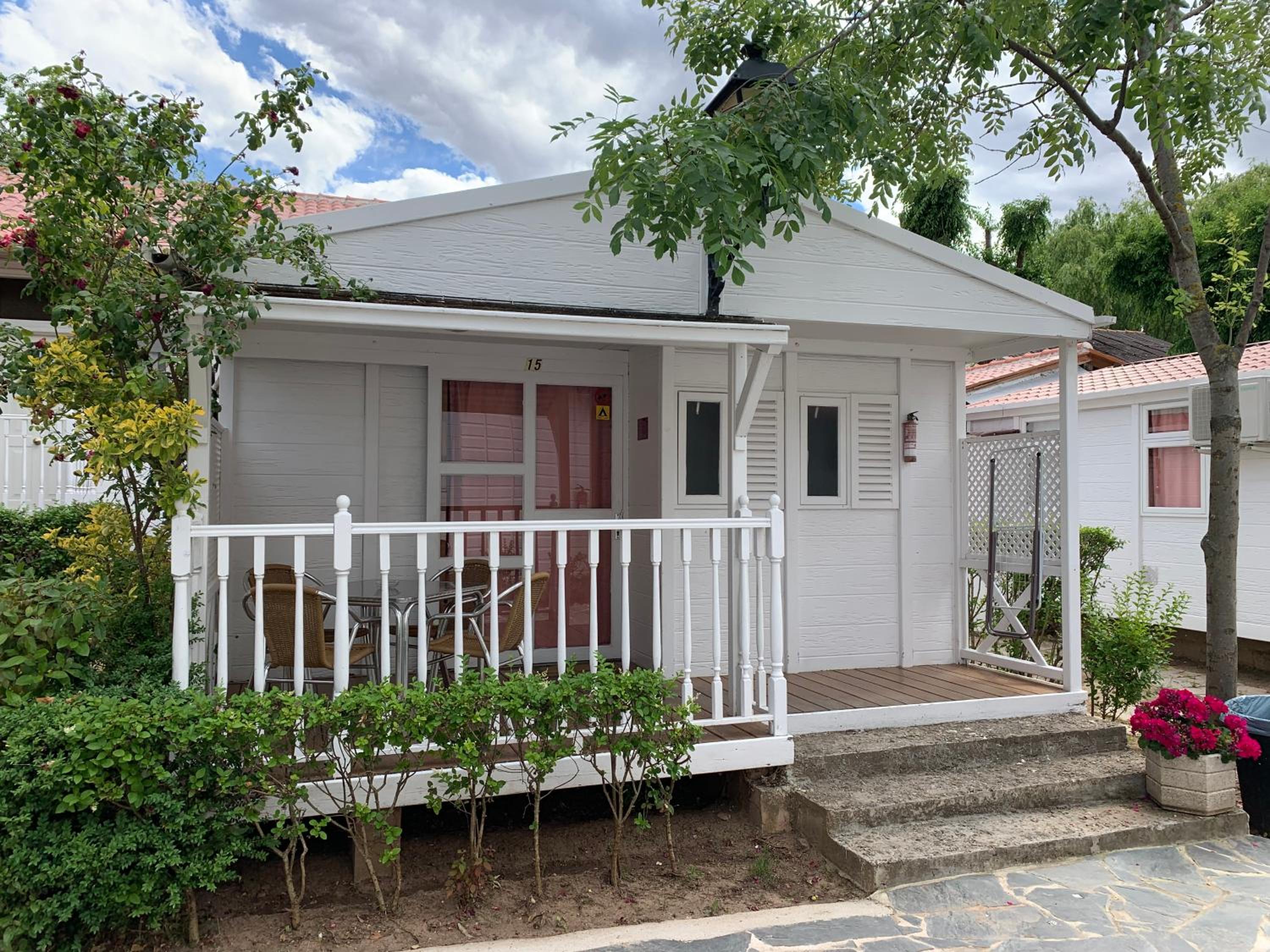 Two-Bedroom Bungalow (1-5 Adults) - Photo 6
