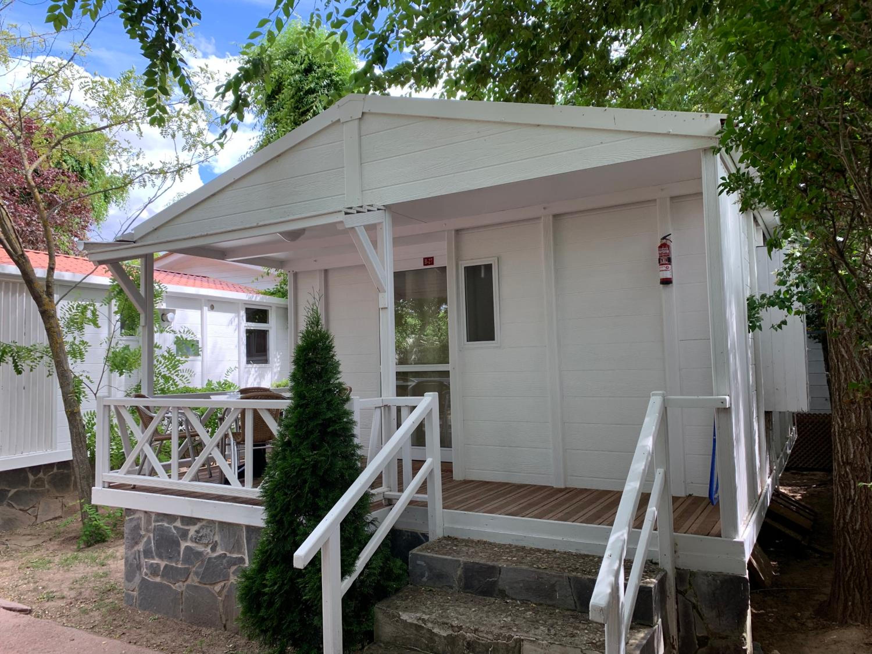 Two-Bedroom Bungalow (1-5 Adults) - Photo 9