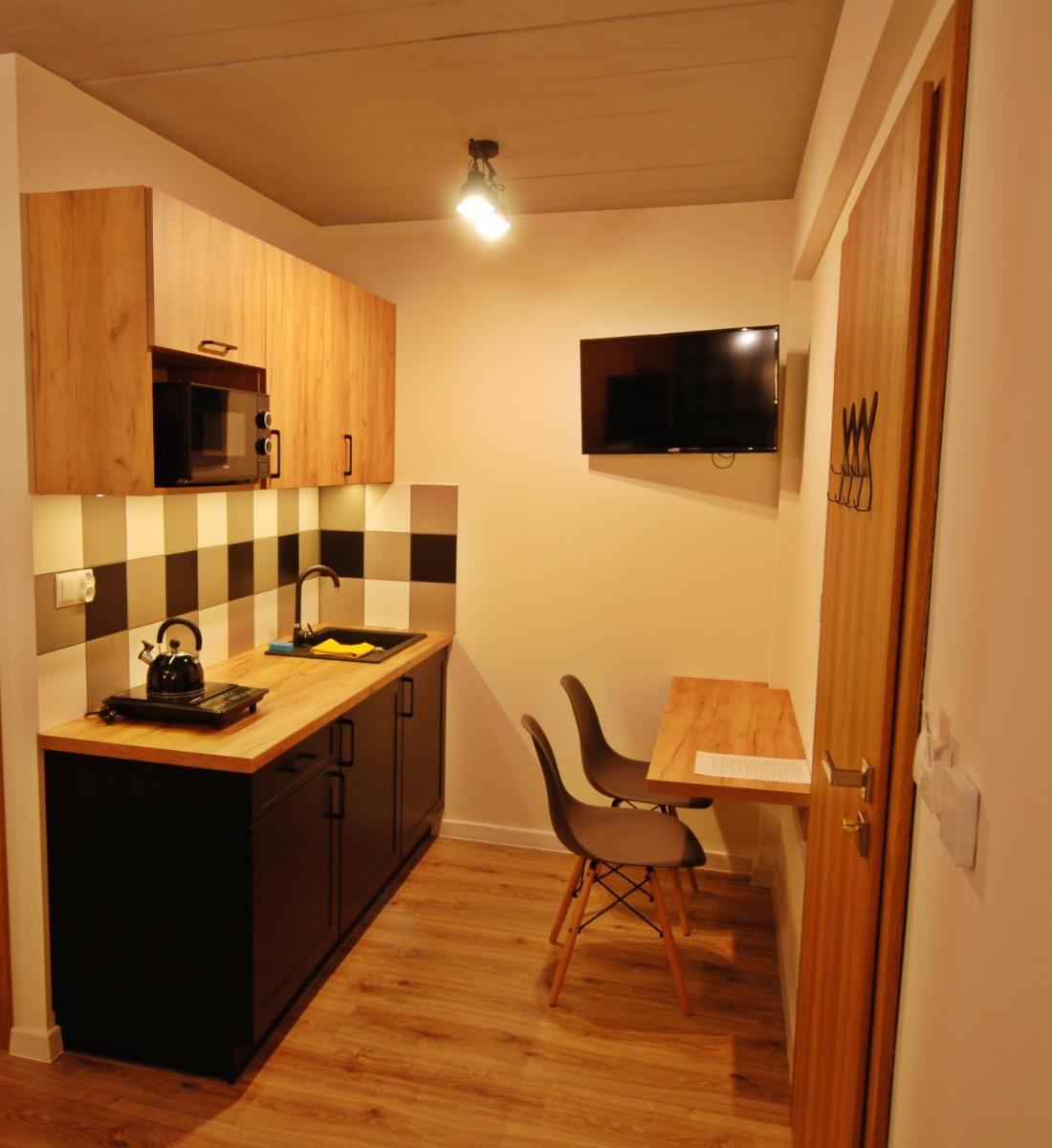 Studio with Balcony - Photo 7
