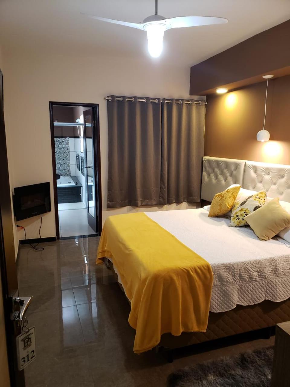 Queen Room with Spa Bath photo 3