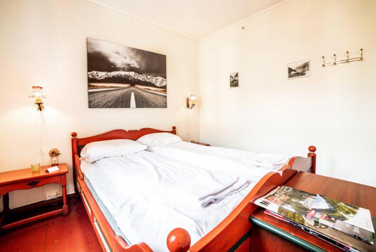 Basic Triple Room with Shared Bathroom photo 3