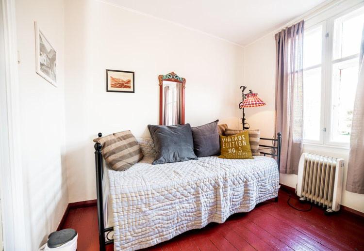 Basic Triple Room with Shared Bathroom photo 1