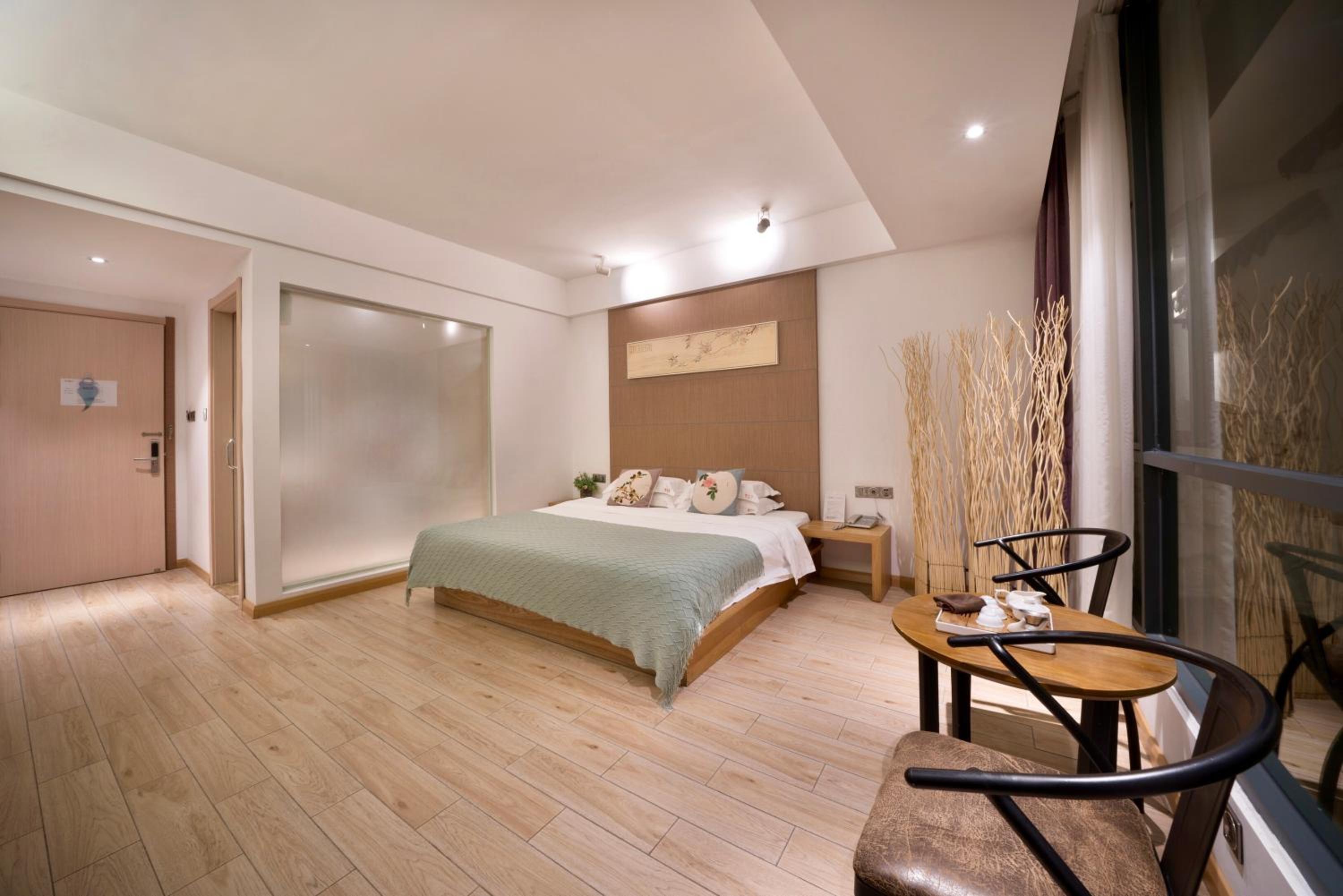 Standard King Room (No Window)