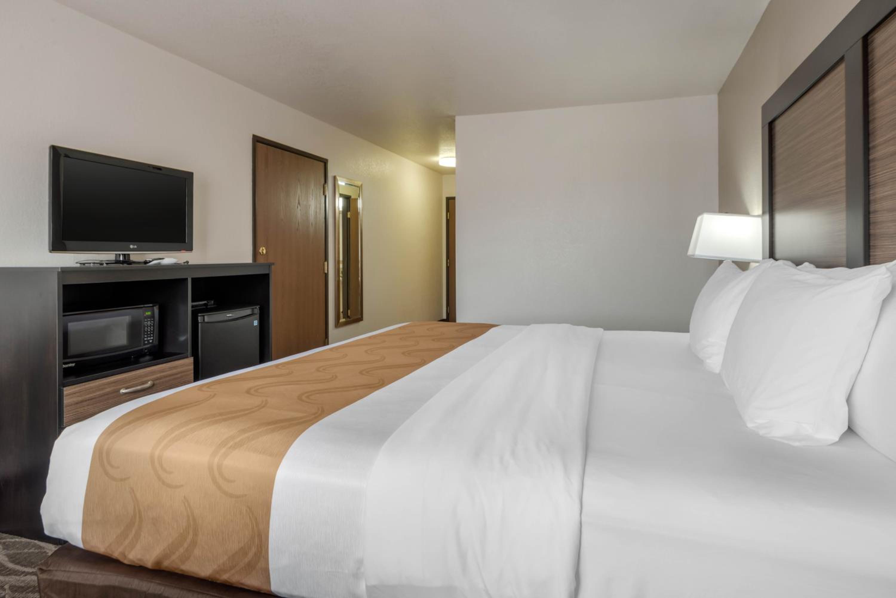 King Room - Accessible/Non-Smoking photo 2