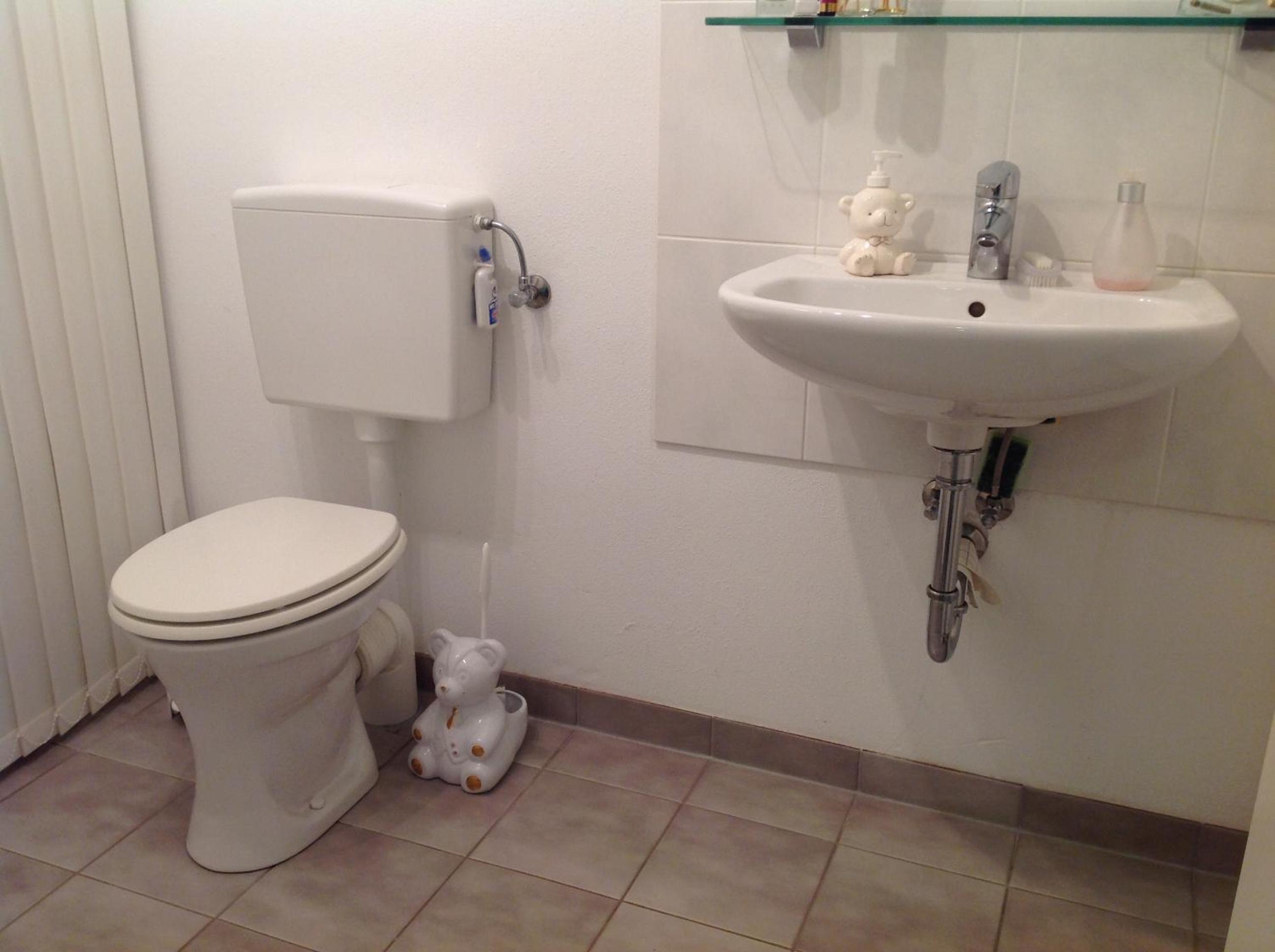 Family Room with Private Bathroom - Photo 42
