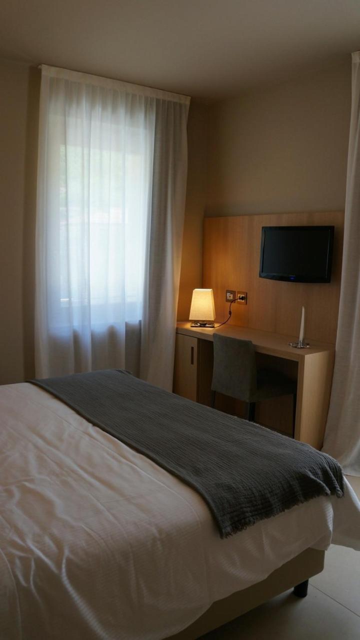 Double or Twin Room - Photo 6