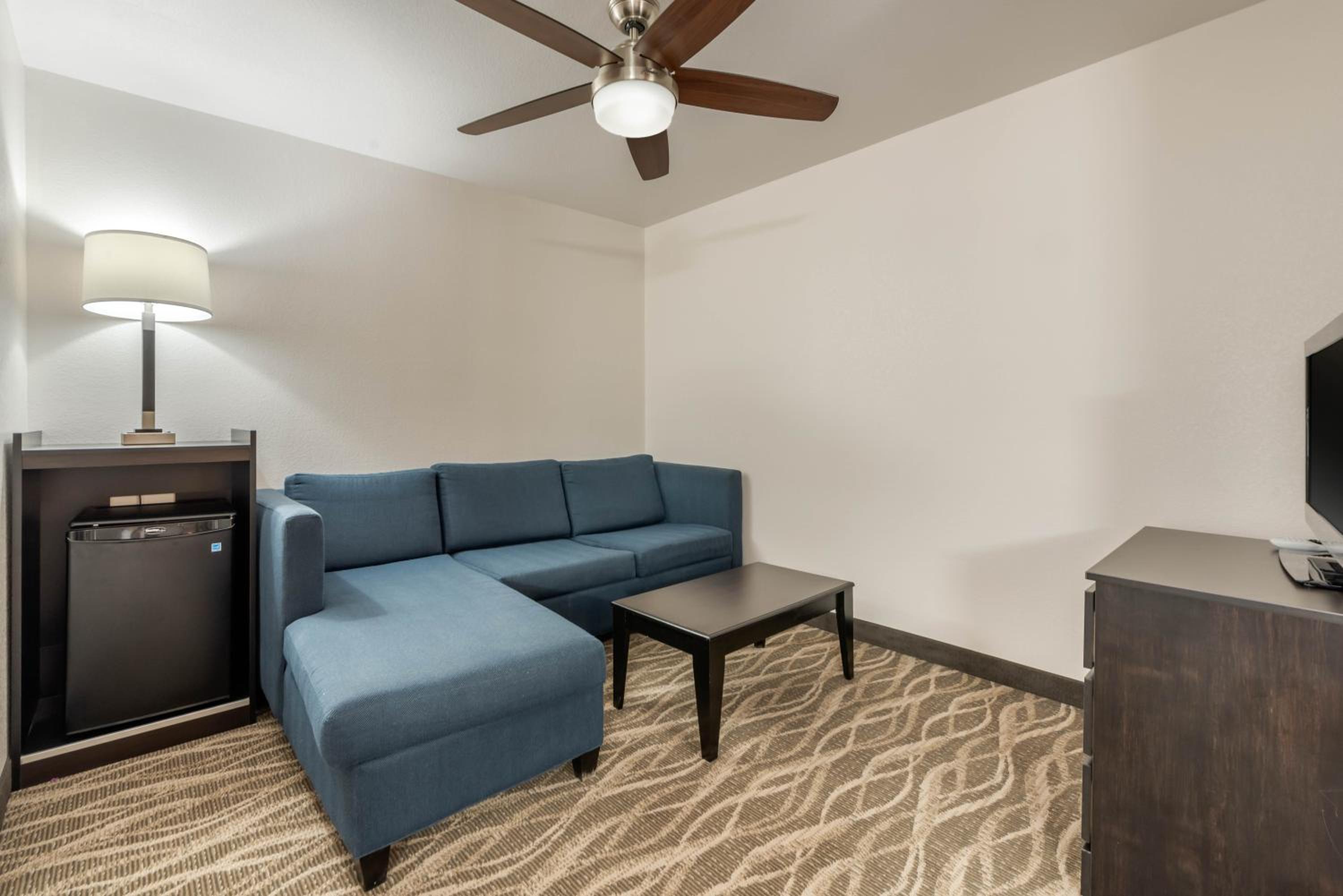 Superior Queen Suite with Two Queen Beds - Non Smoking photo 2
