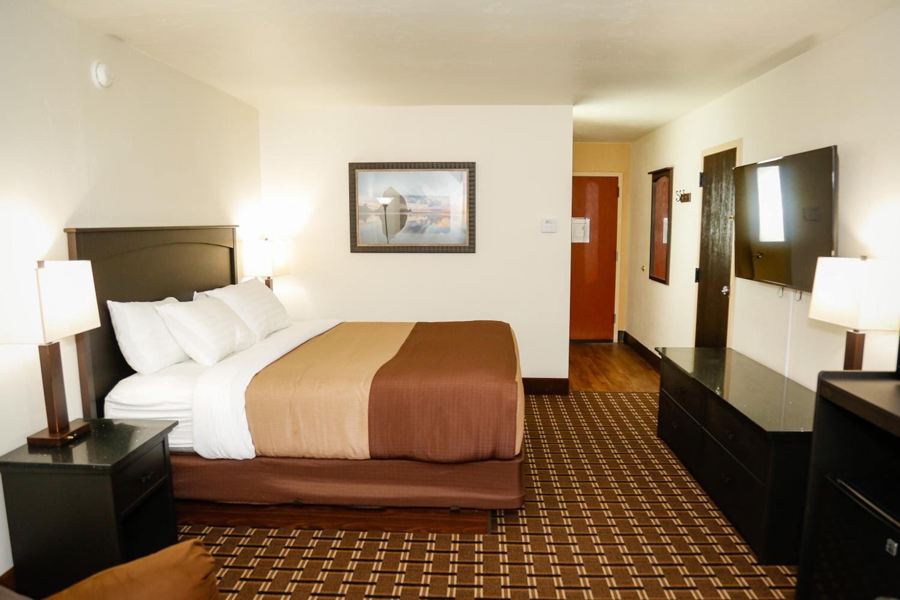 Standard King Room photo 1