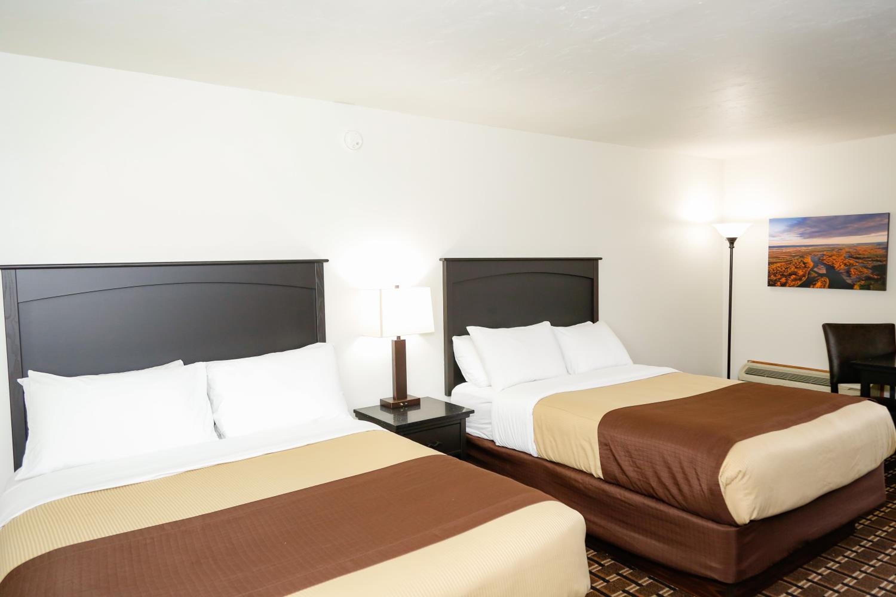 Queen Room with Two Queen Beds - Photo 1