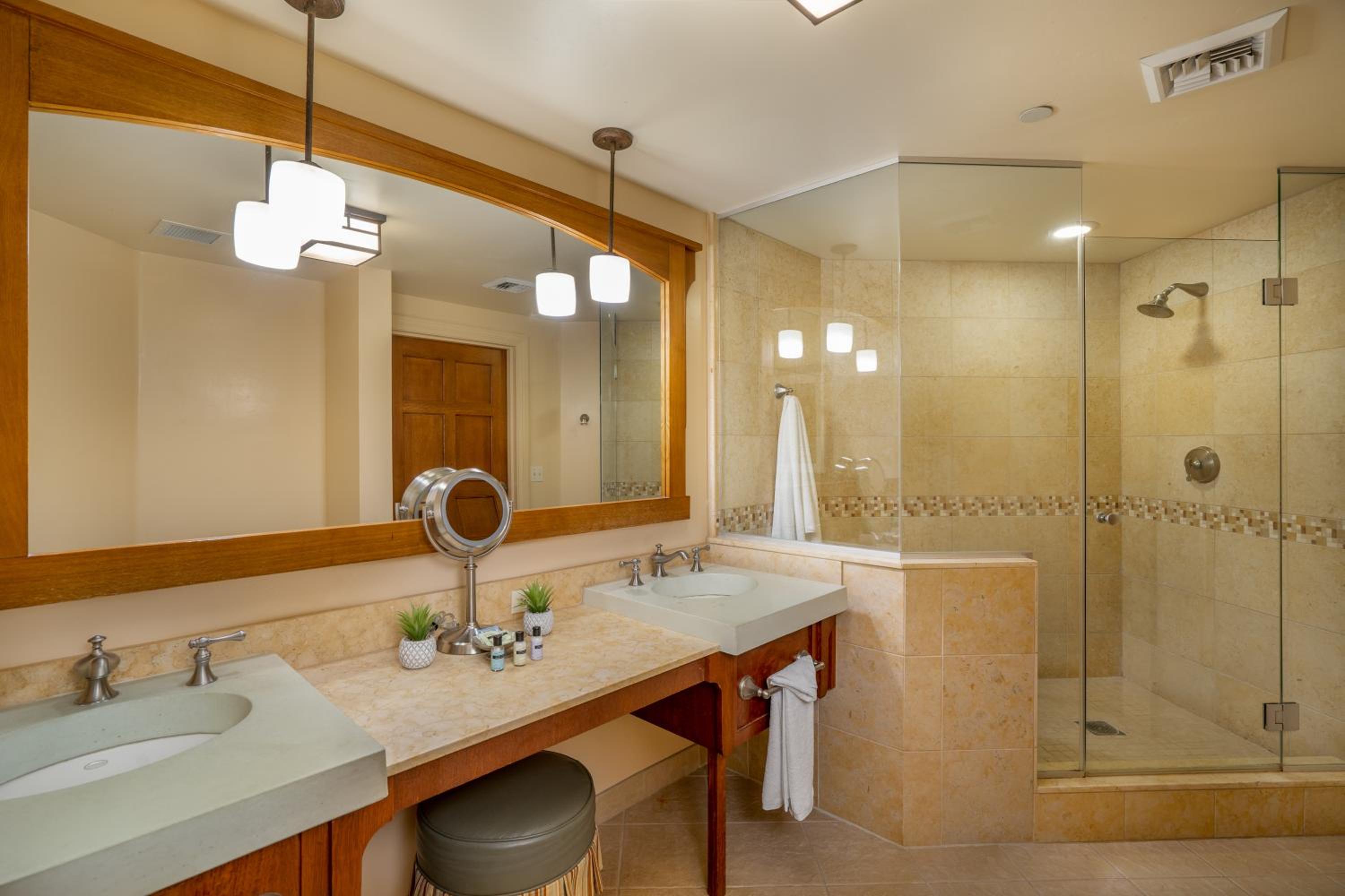 Traditional Craftsman Room - Photo 6