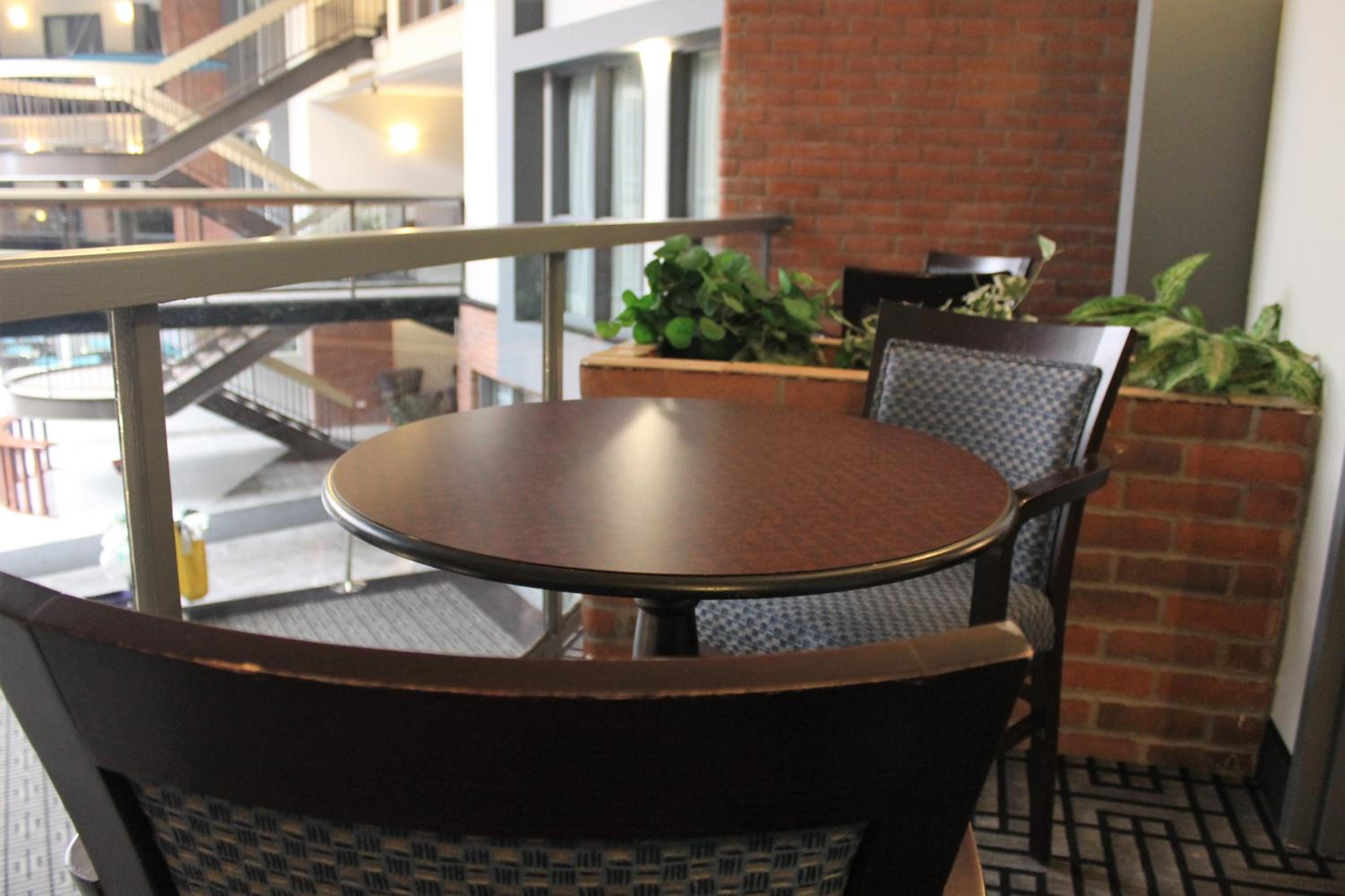King Room with Balcony - Non-Smoking