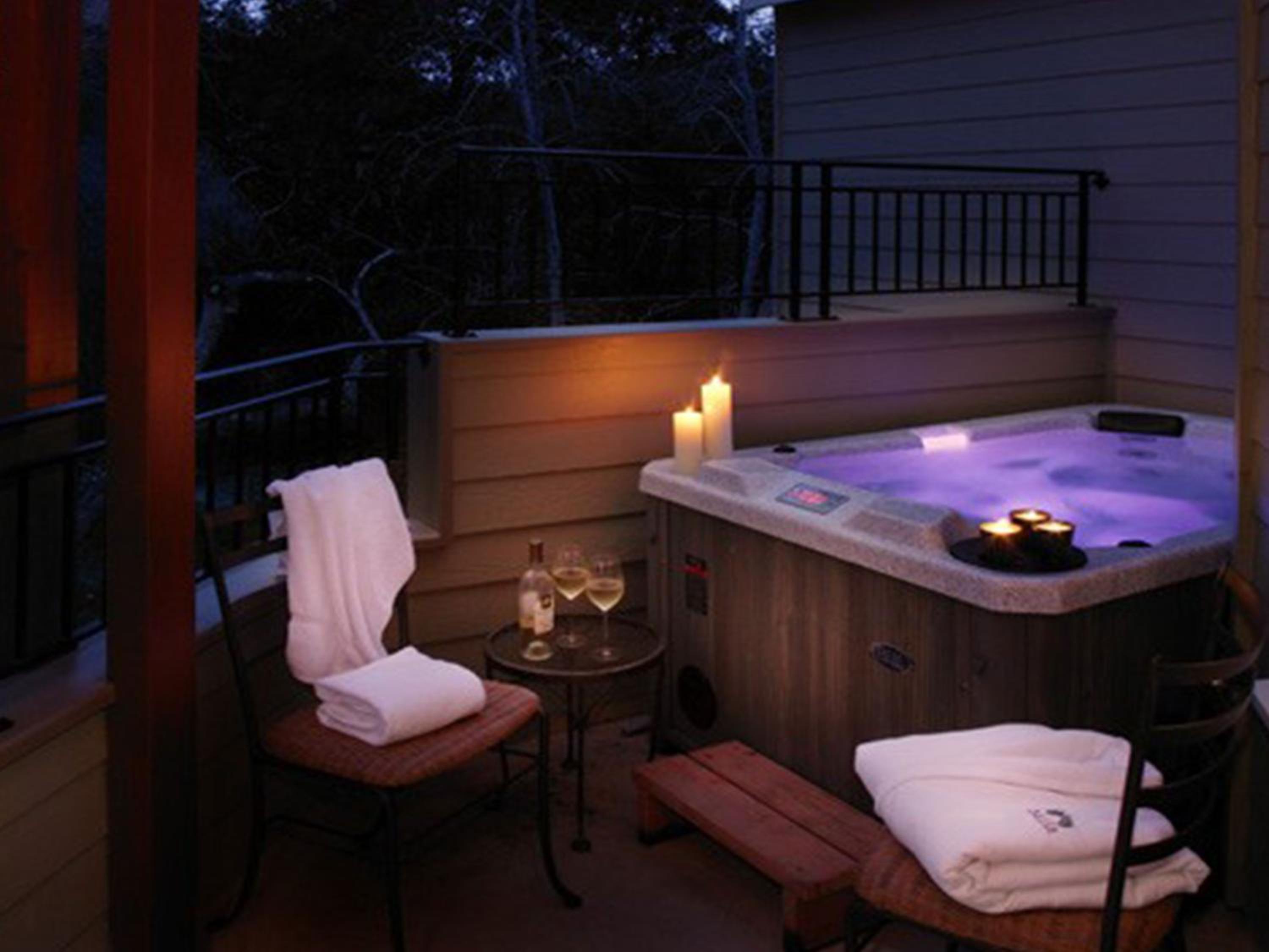 King Room With Hot Tub - Photo 3