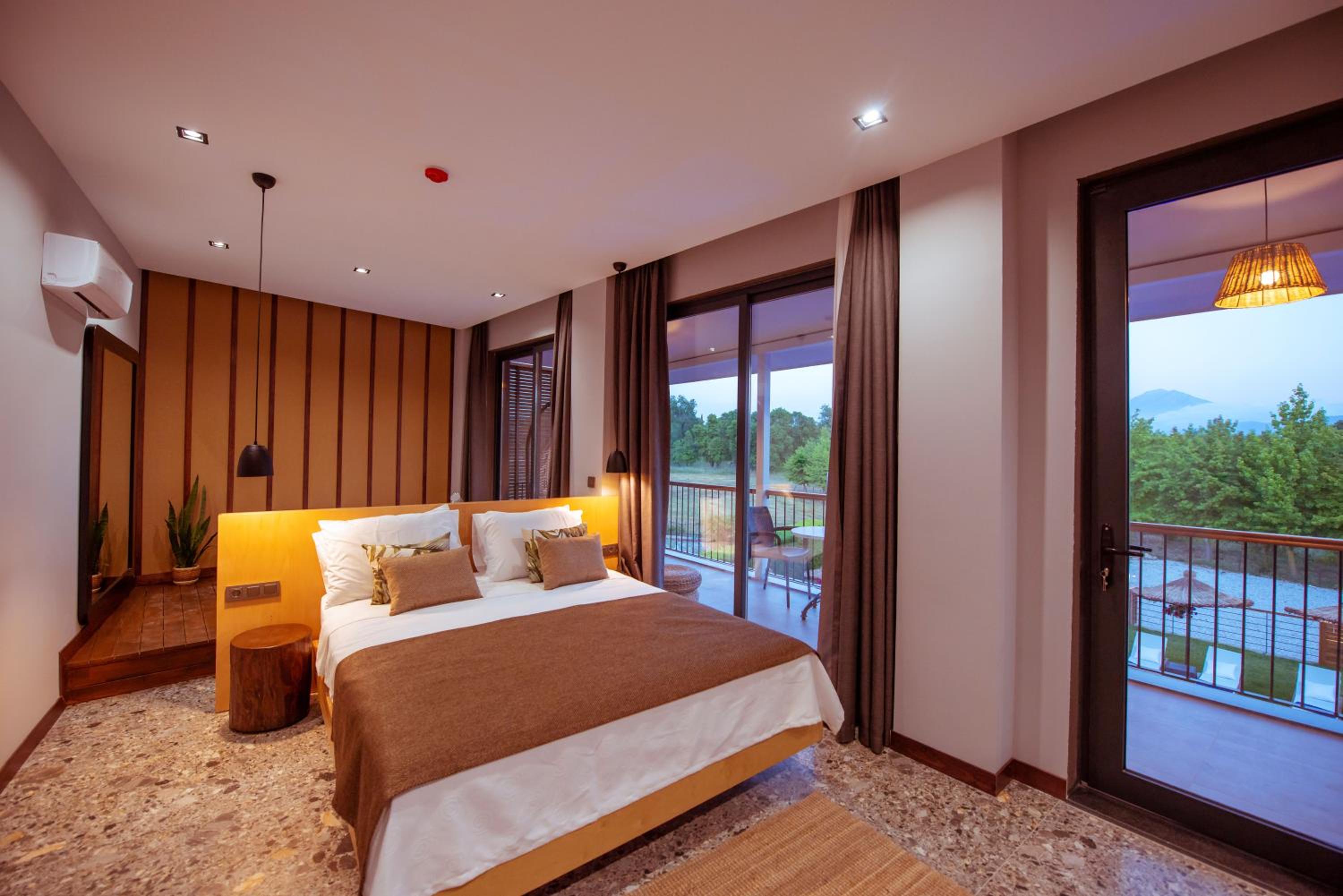 Chambre Deluxe avec Baignoire Spa - Vue sur Piscine