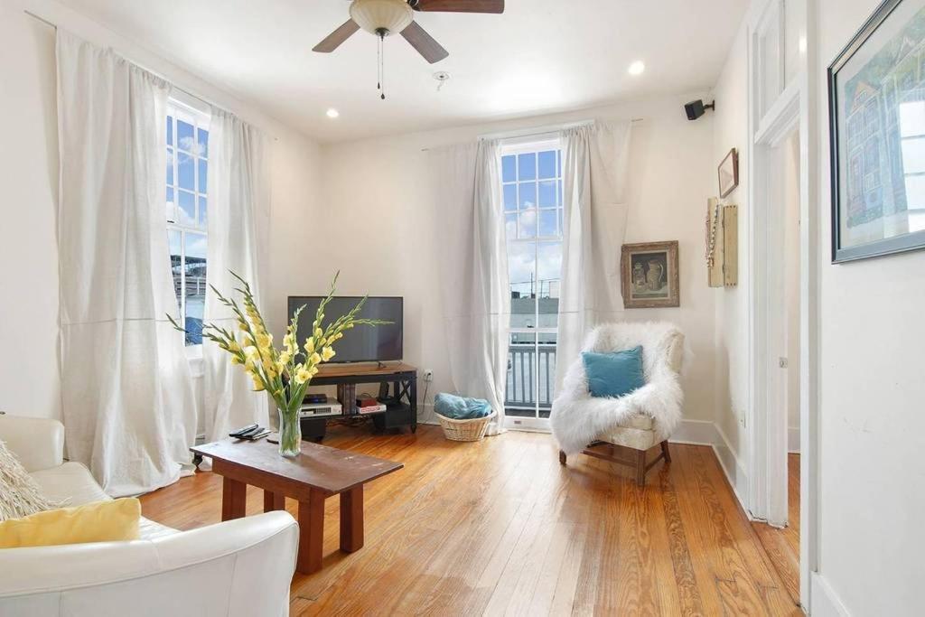 Apartment with Balcony - Photo 10