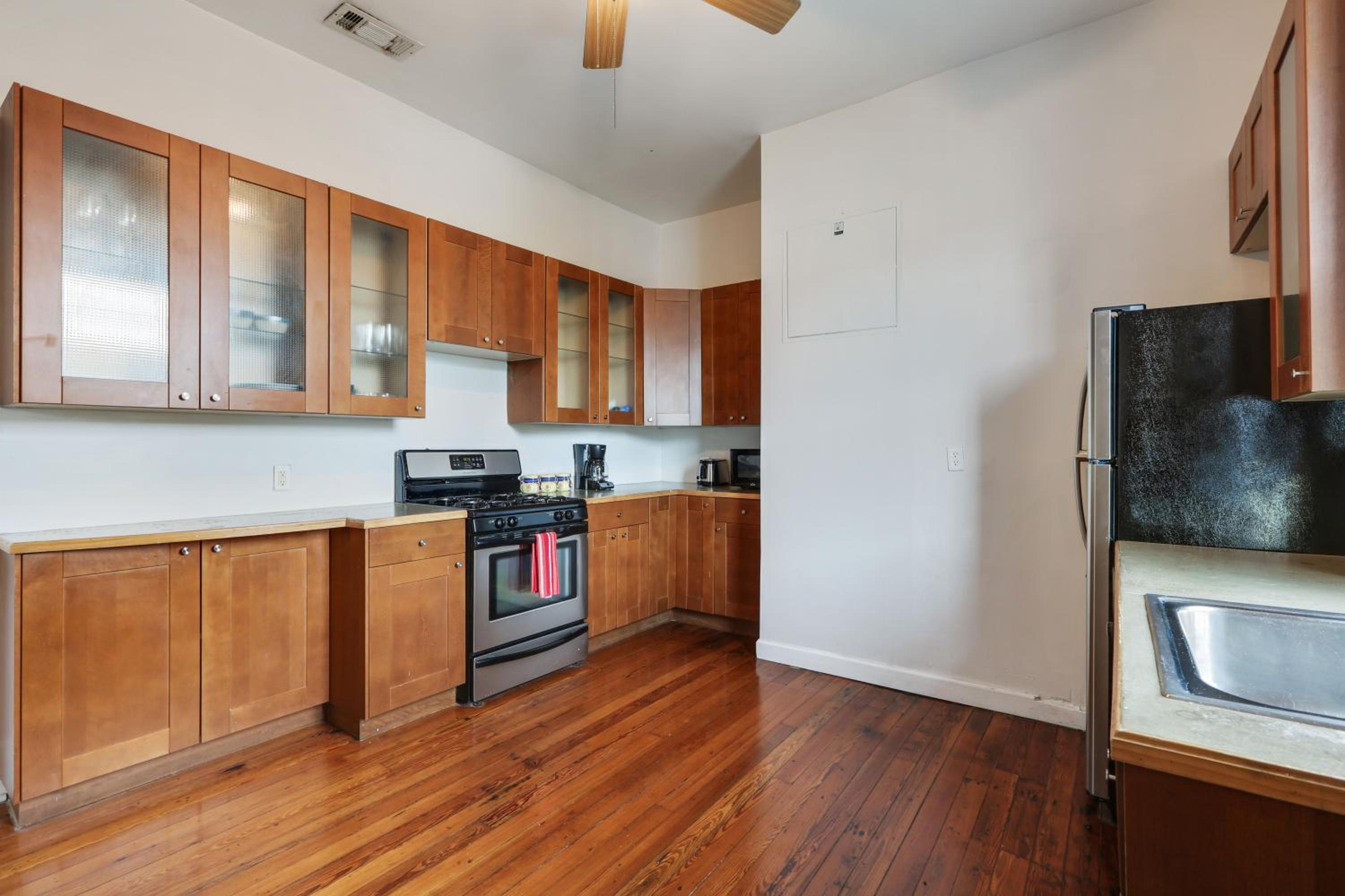 Three-Bedroom Apartment - Photo 5