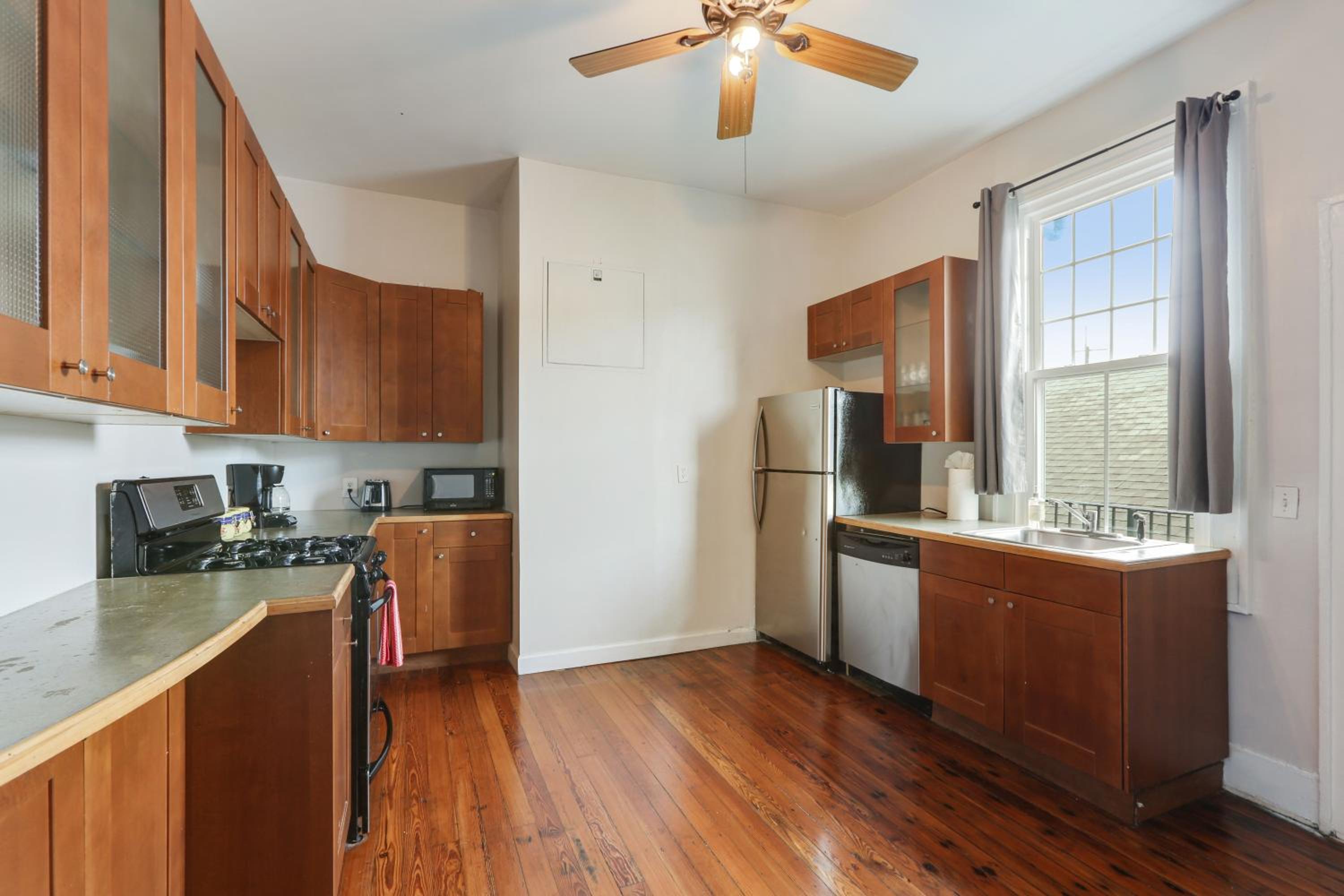 Three-Bedroom Apartment - Photo 4