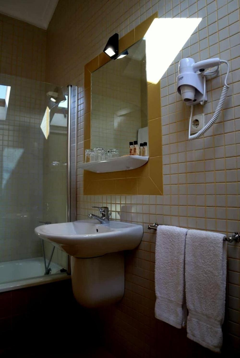 Double Room - Photo 3