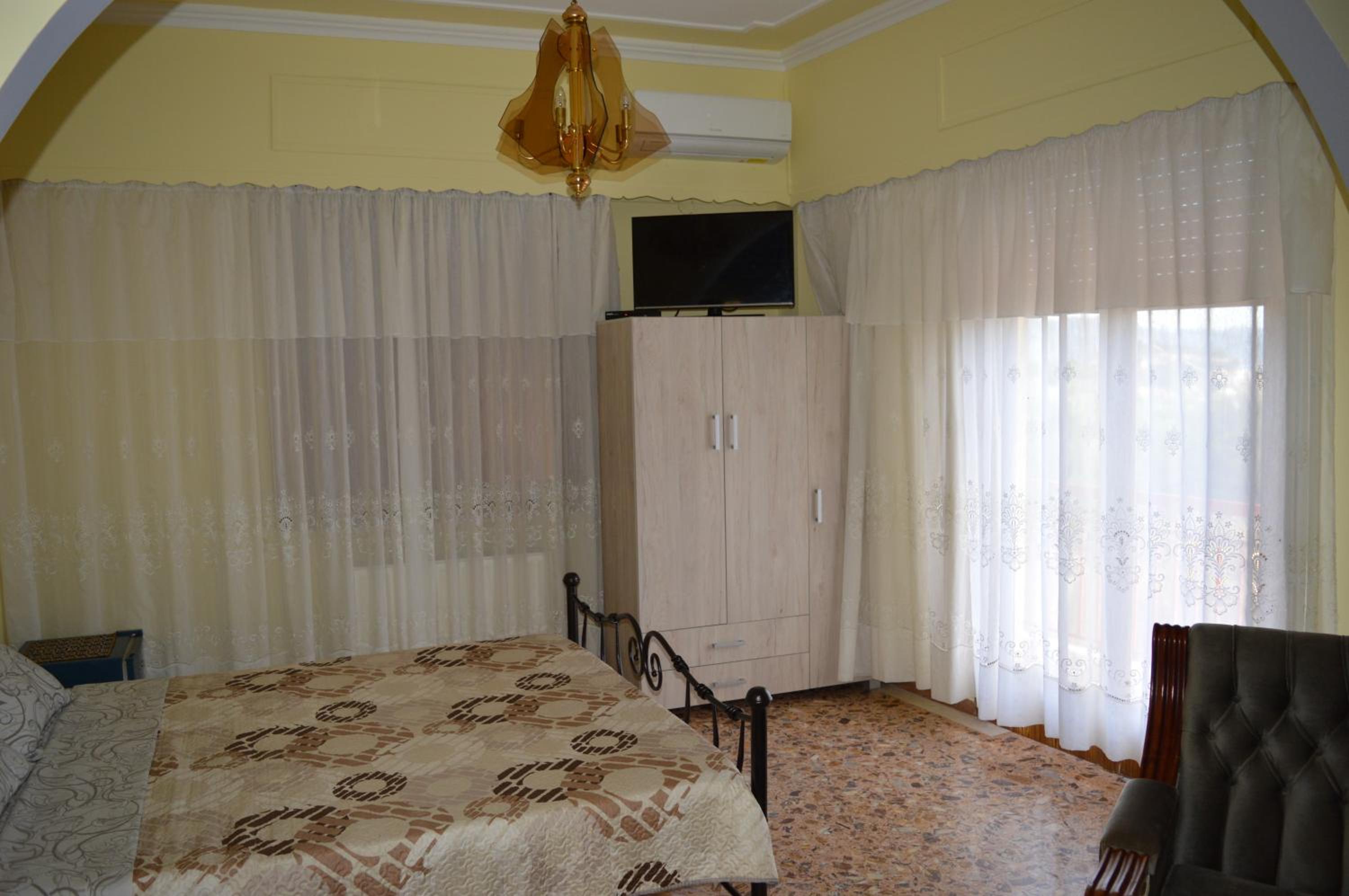 Studio Apartment - Photo 12