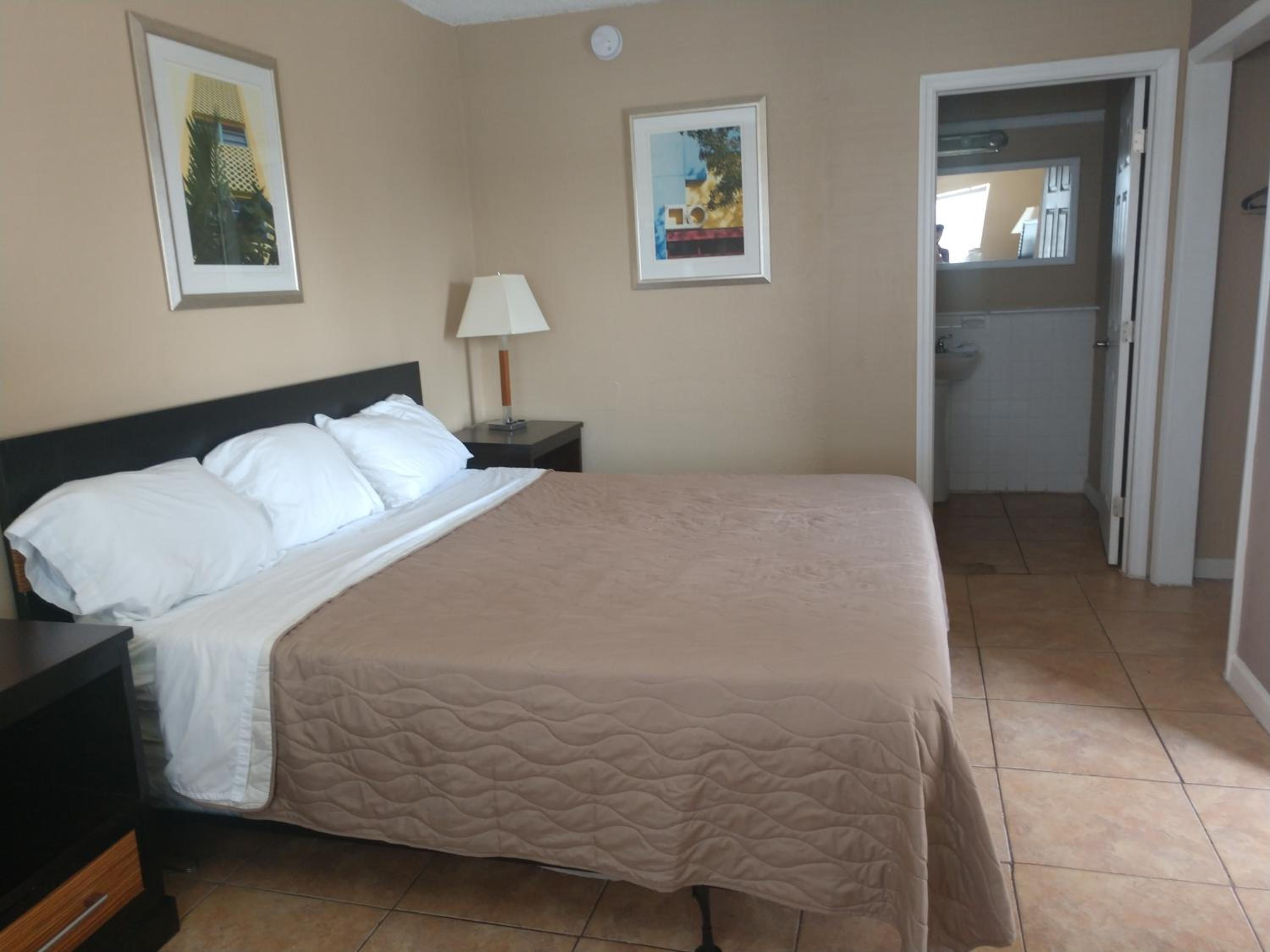 King Room - Disability Access photo 2