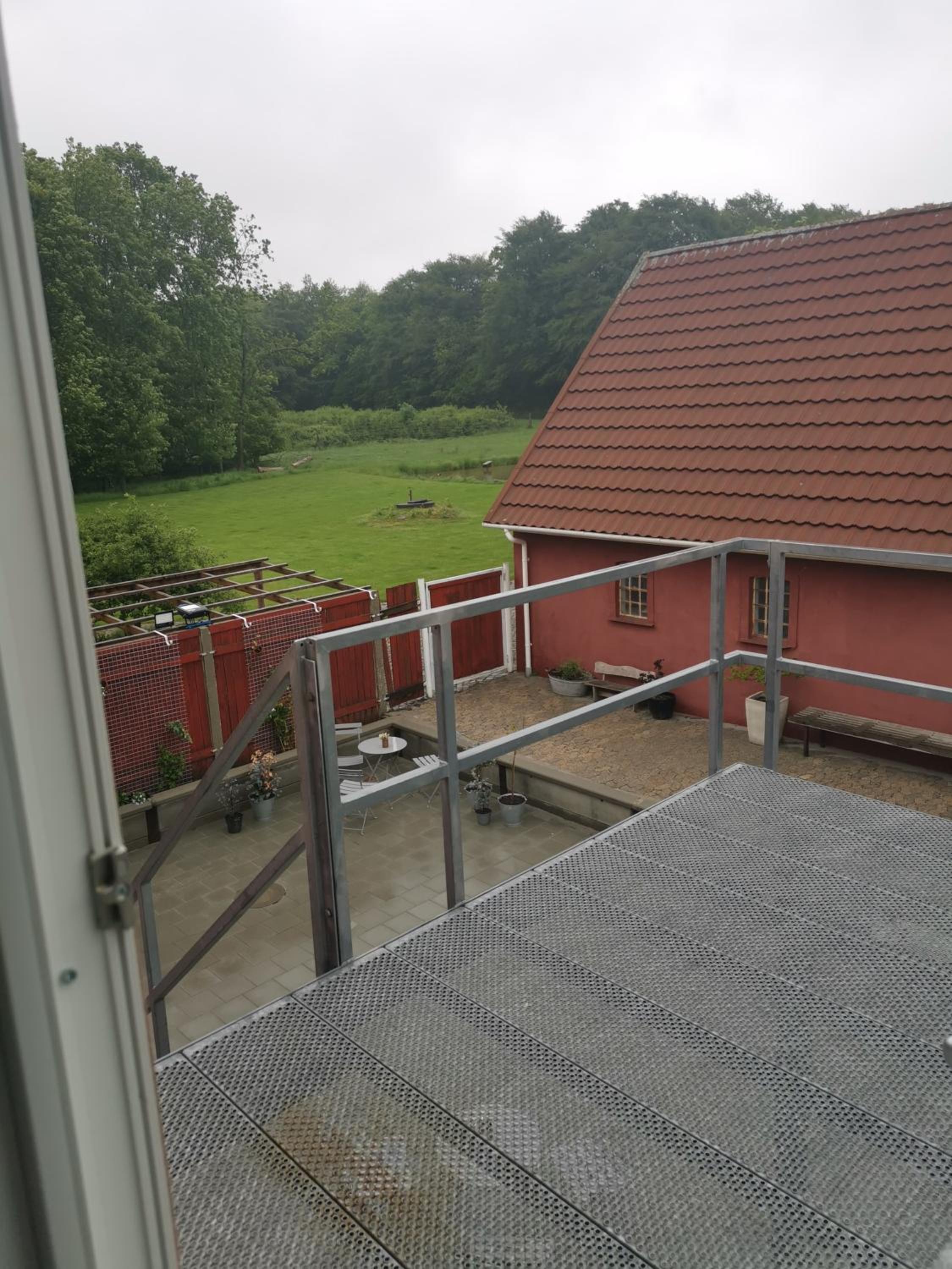 Quadruple Room with Private Bathroom and Balcony - Photo 4