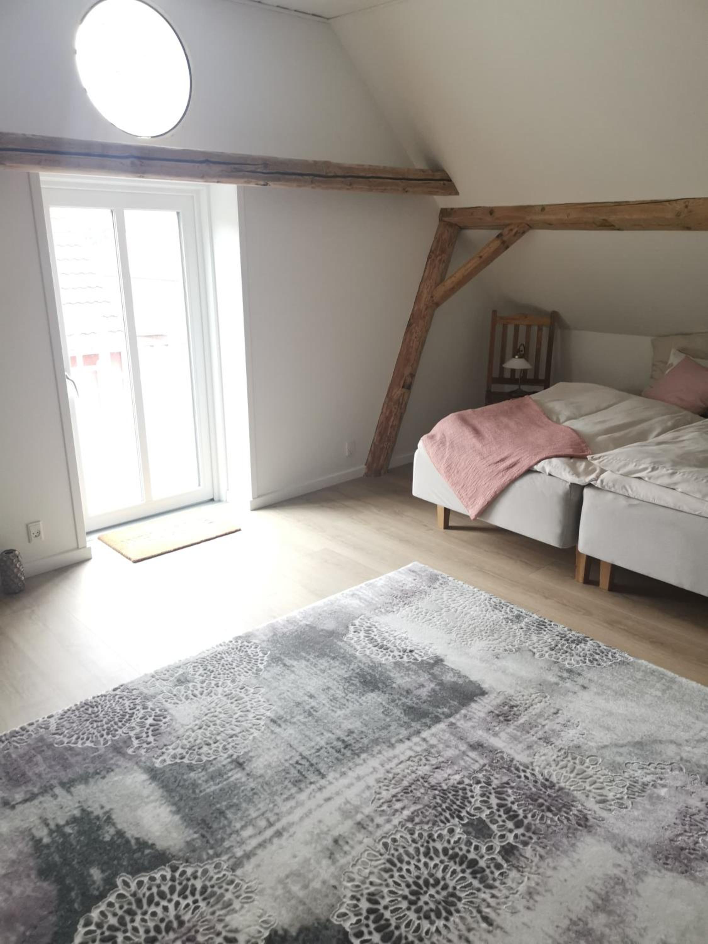 Quadruple Room with Private Bathroom and Balcony - Photo 2