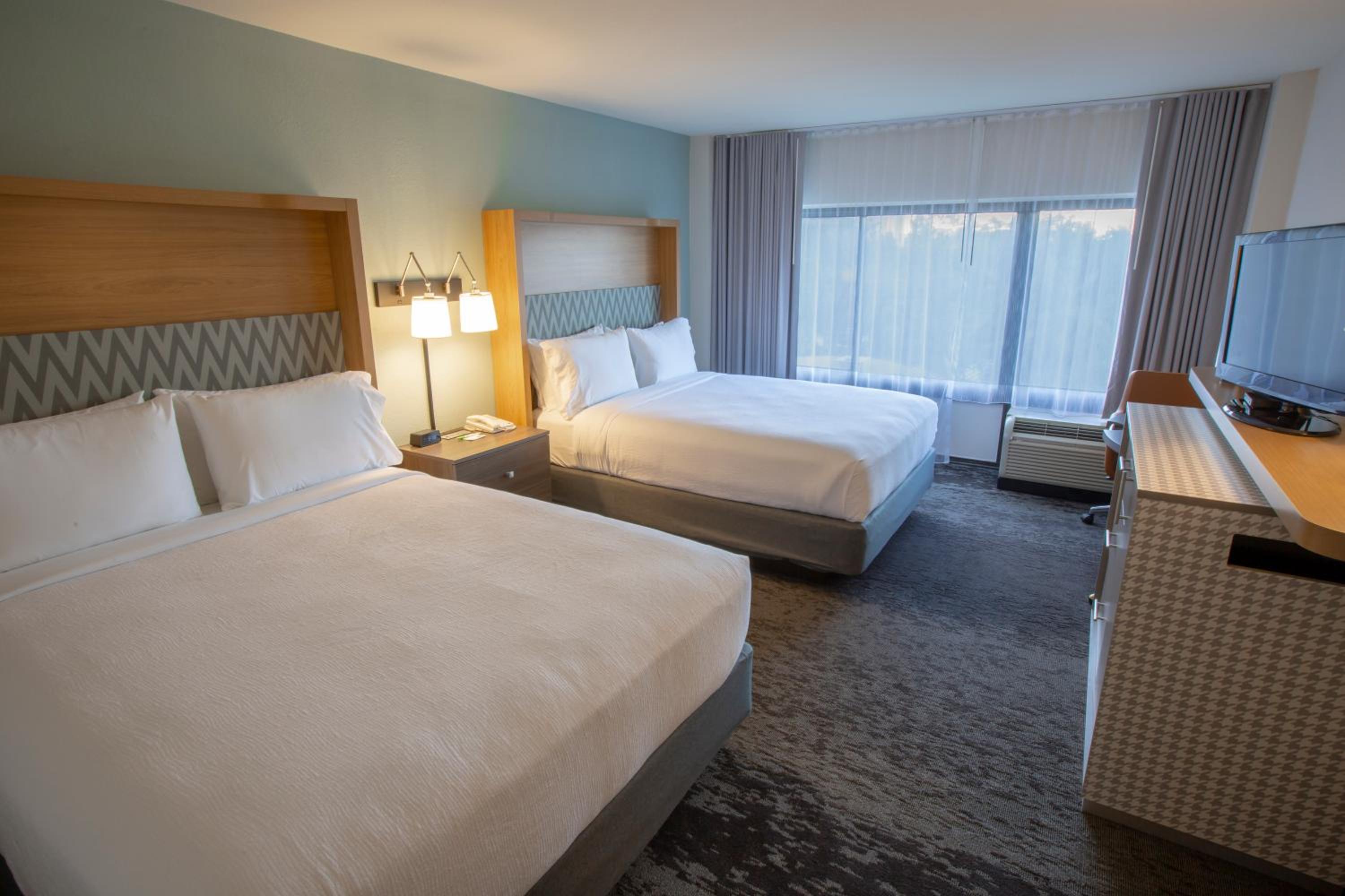 Queen Room with Two Queen Beds - Pool Side