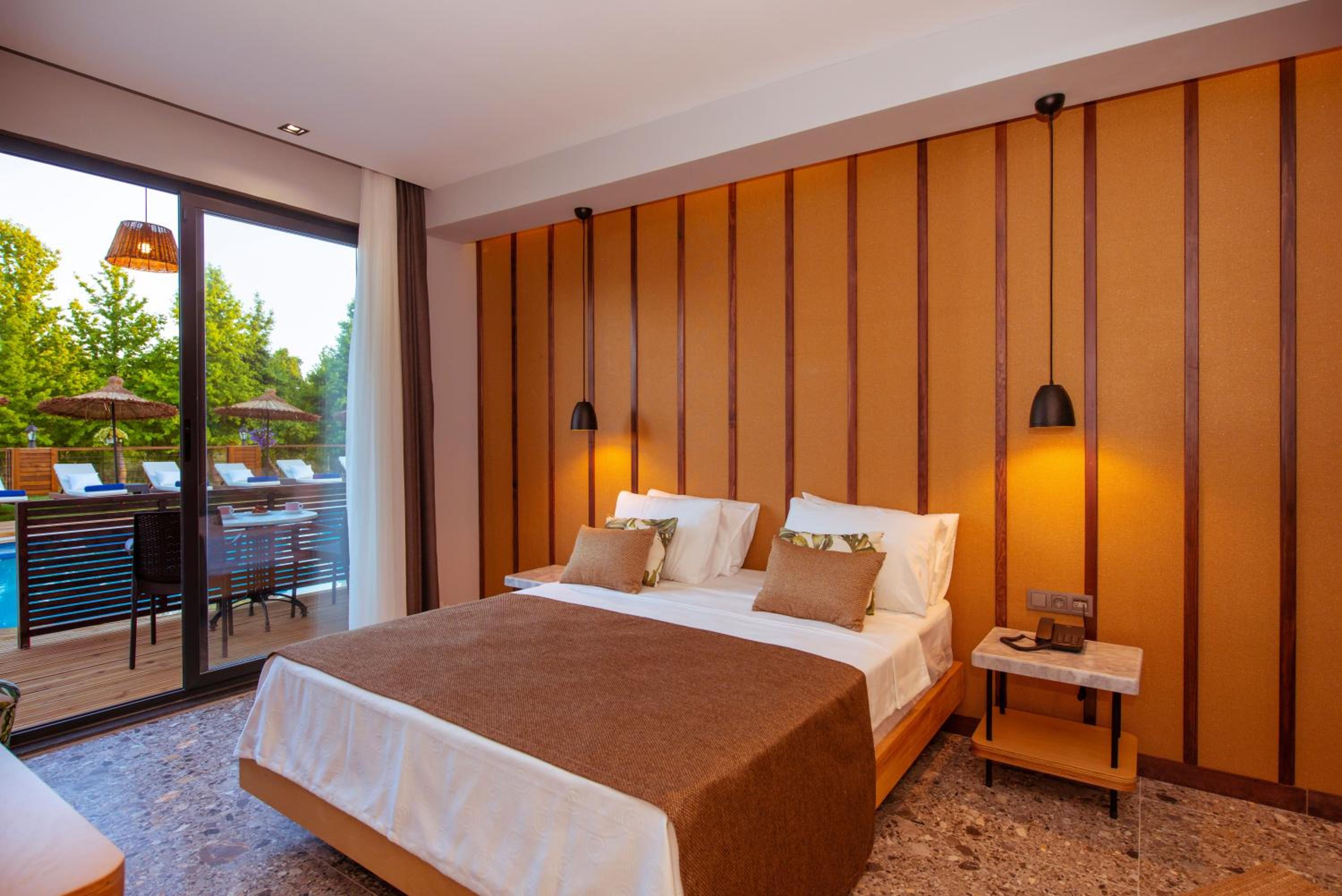 Chambre Supérieure - Accès Direct à la Piscine