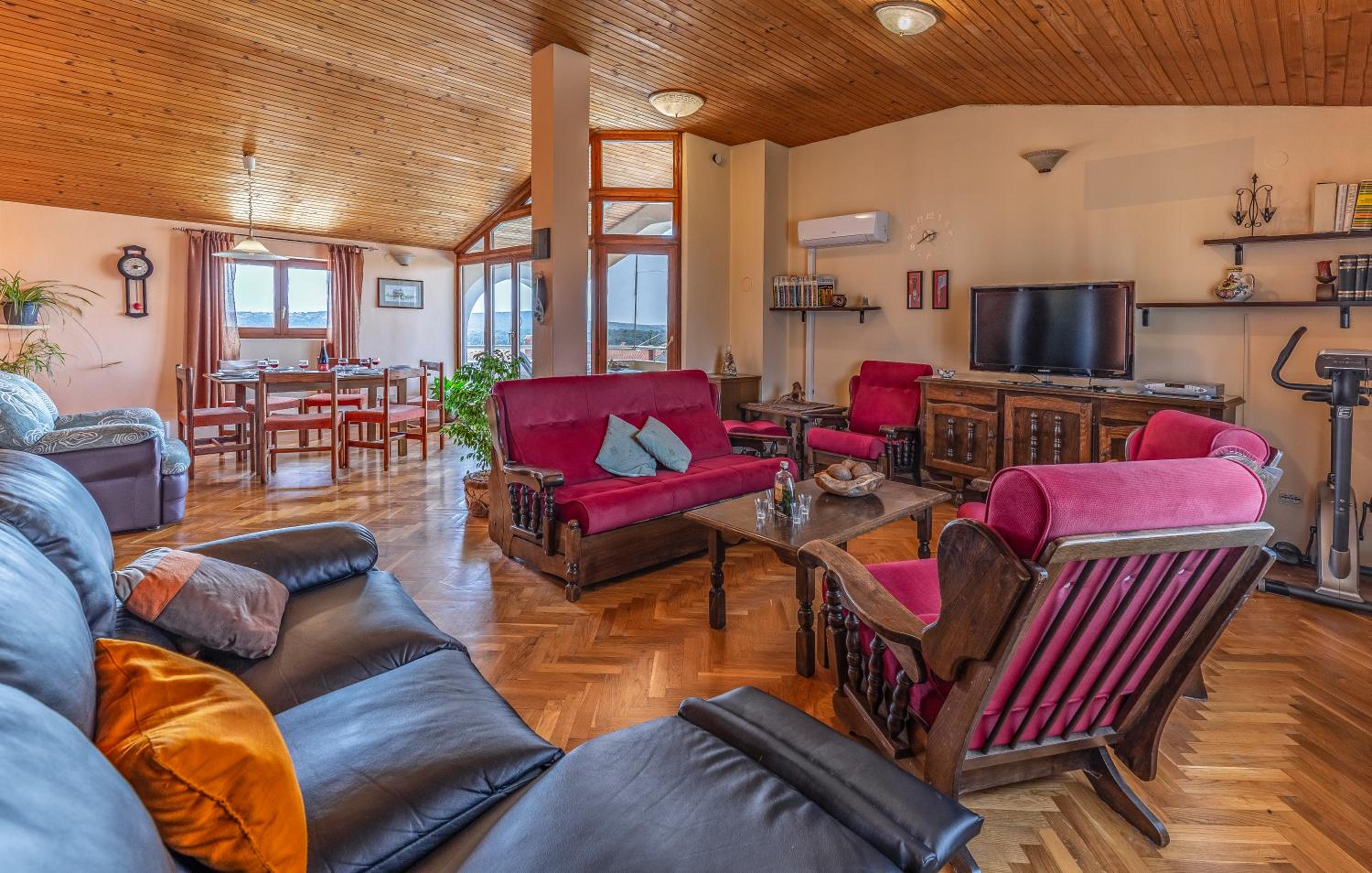 Three-Bedroom Apartment with Balcony and Sea View