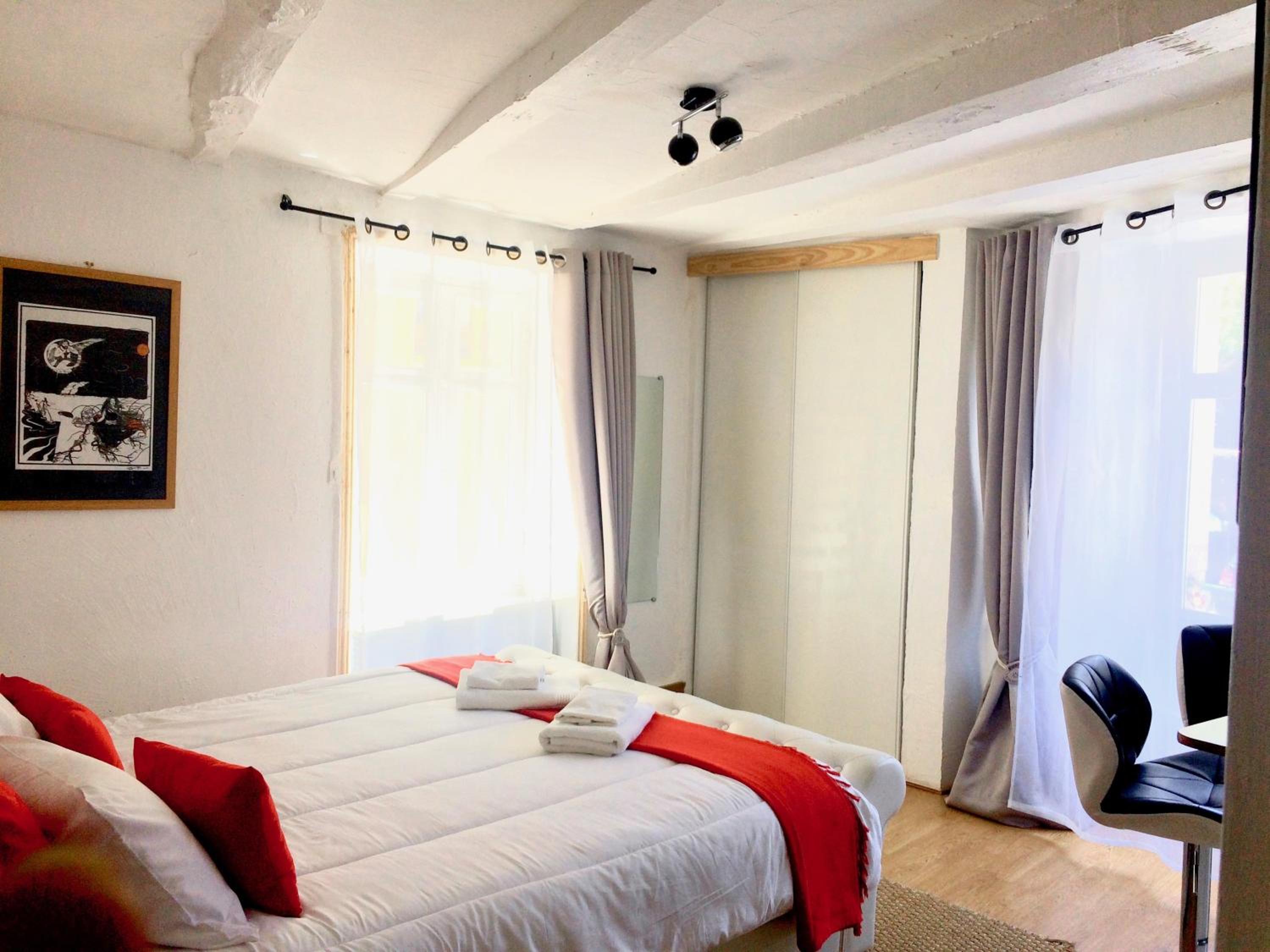 Studio Apartment - Photo 4