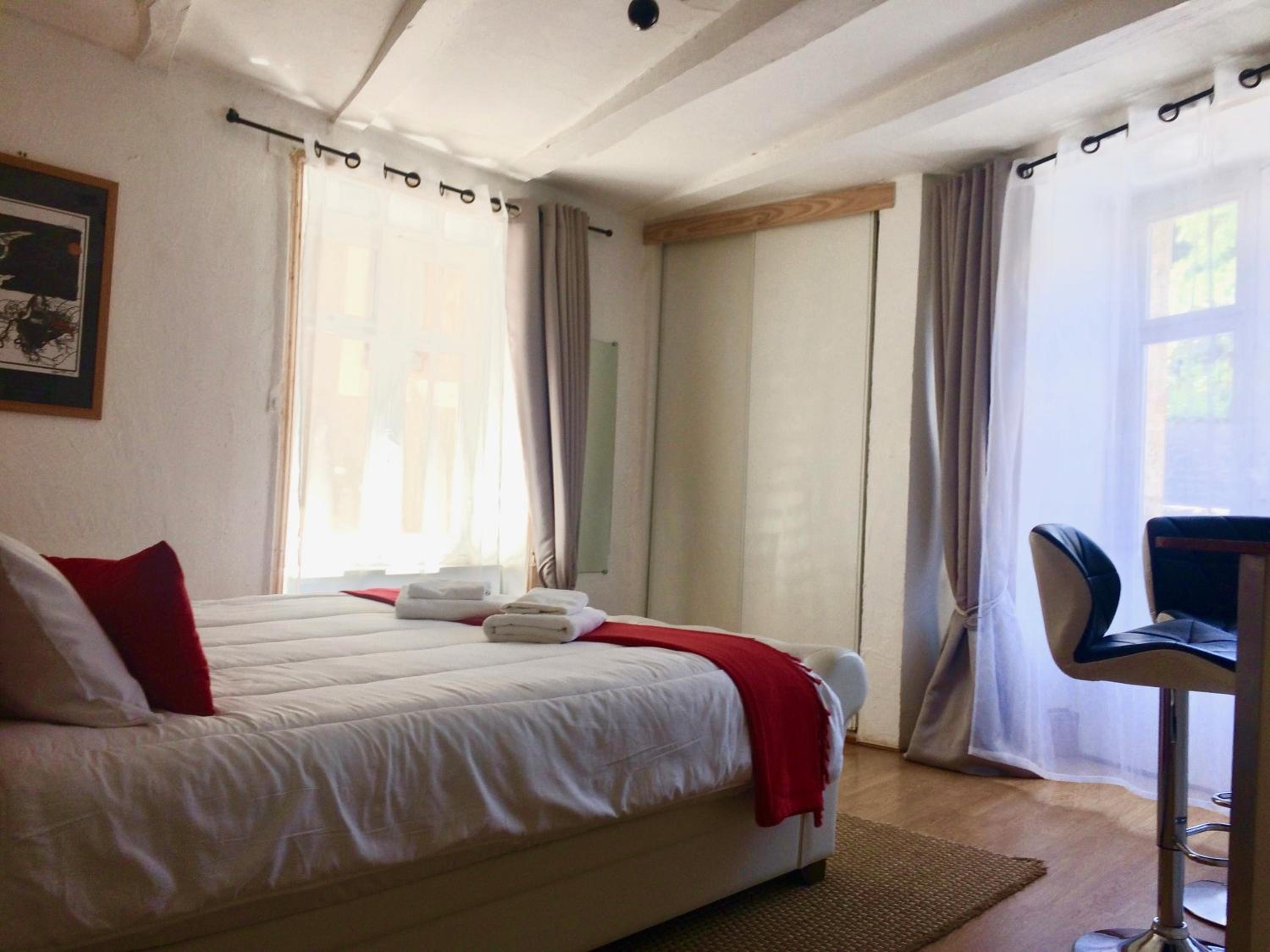 Studio Apartment - Photo 11