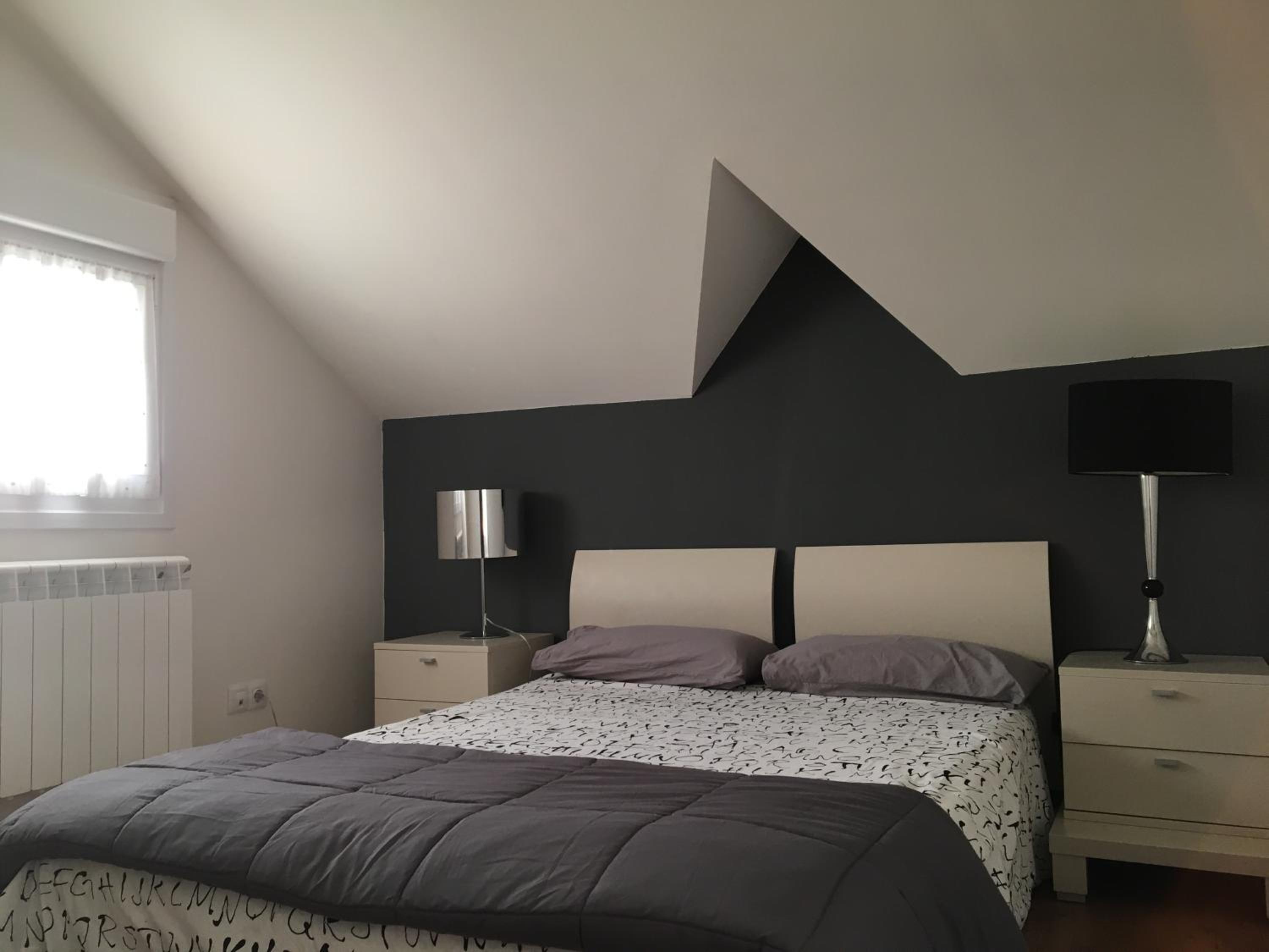 Five-Bedroom House photo 2