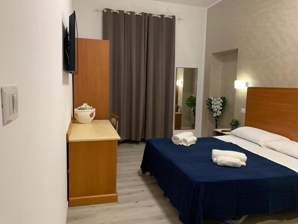 Economy Triple Room photo 1